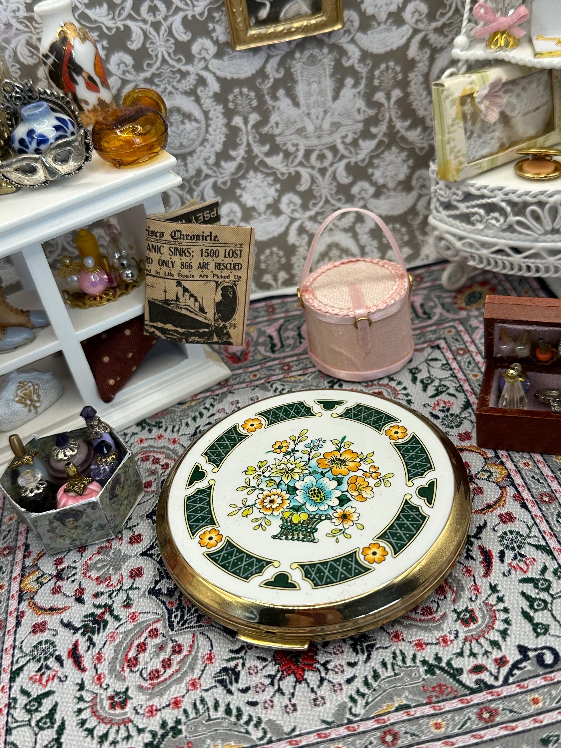Vintage Stratton Floral Powder Compact – Made in England Mirror