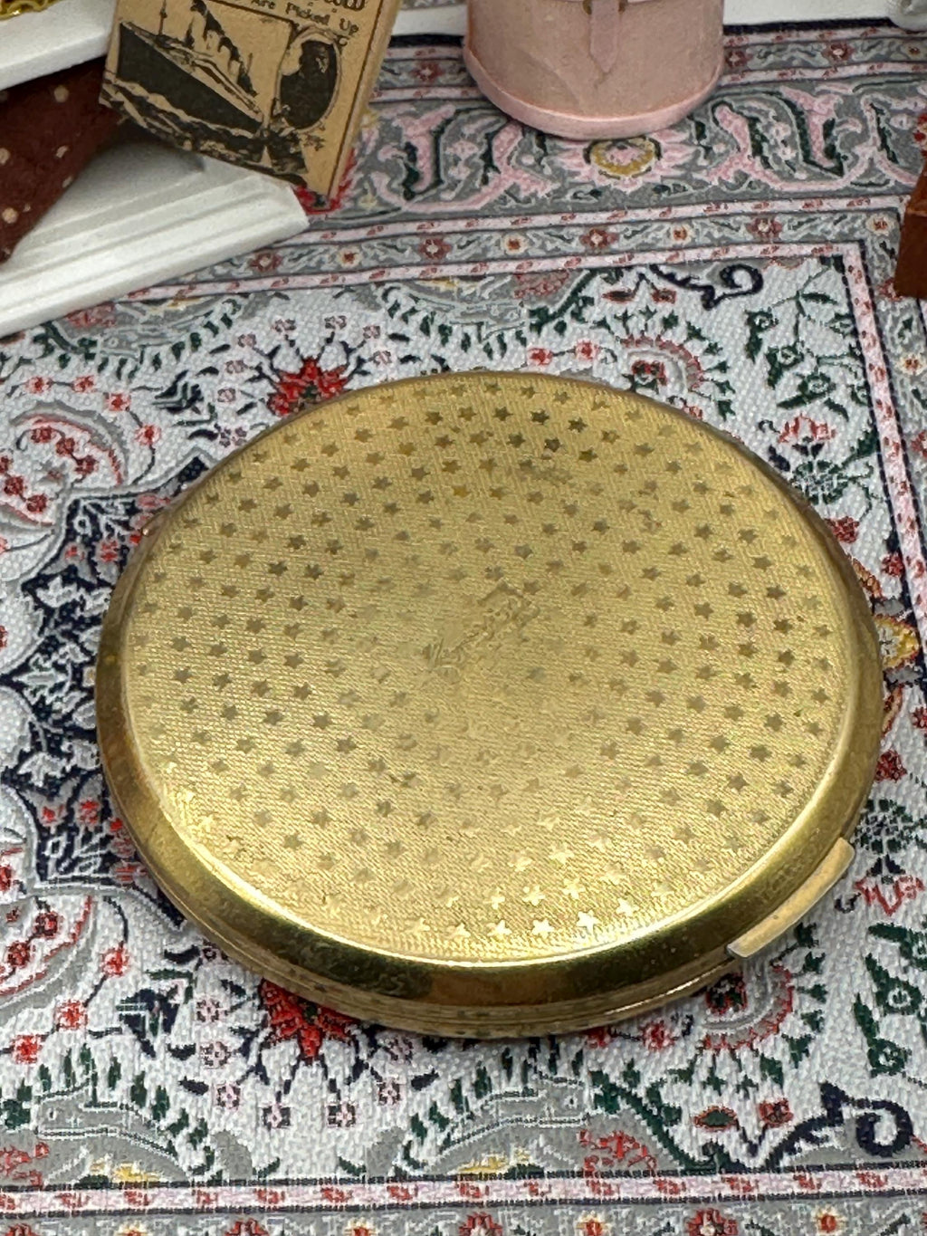 Vintage Stratton Powder Compact – Pink Silhouette, 7.5cm, Made in England
