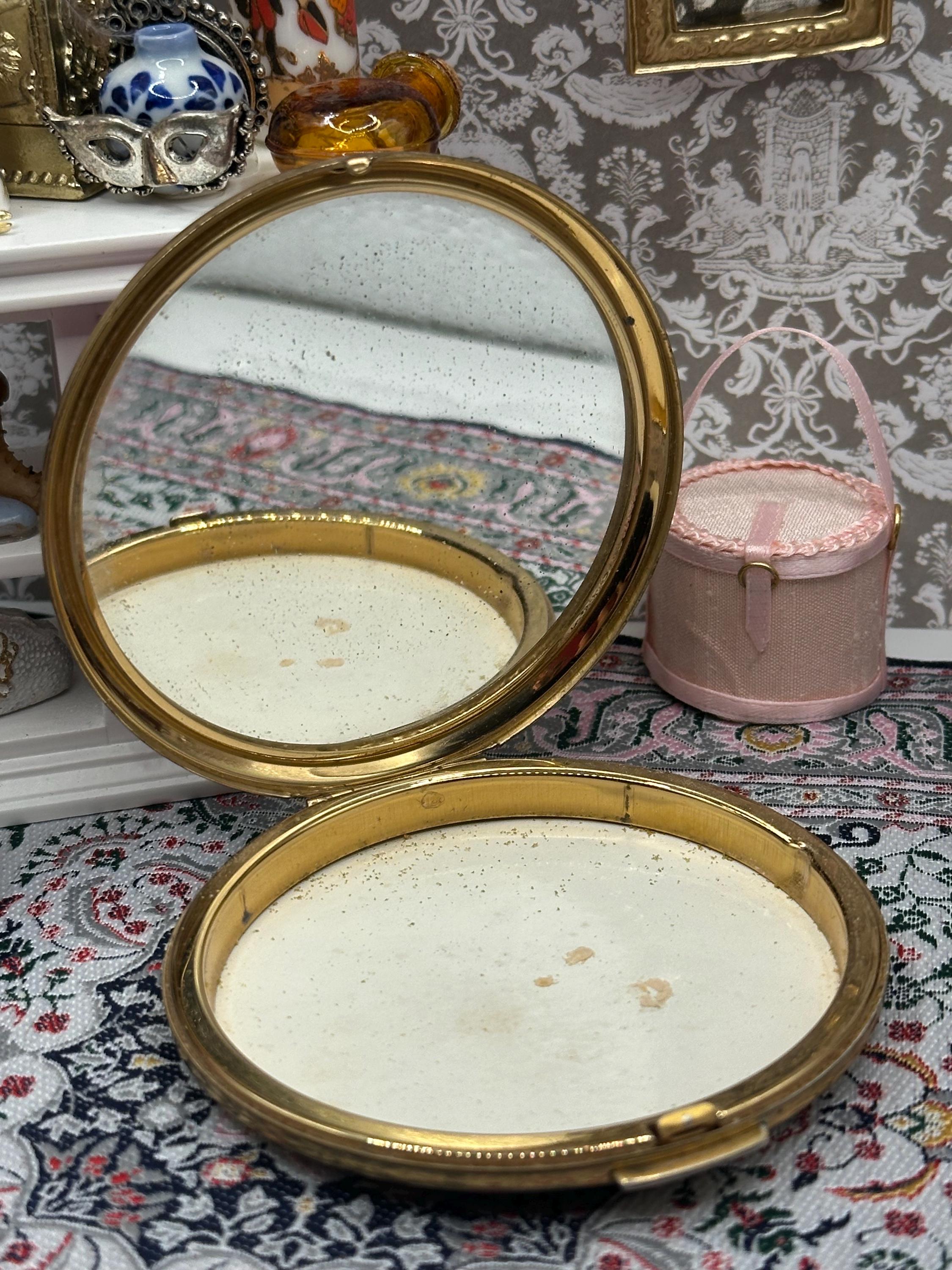 Vintage Stratton Powder Compact – Pink Silhouette, 7.5cm, Made in England