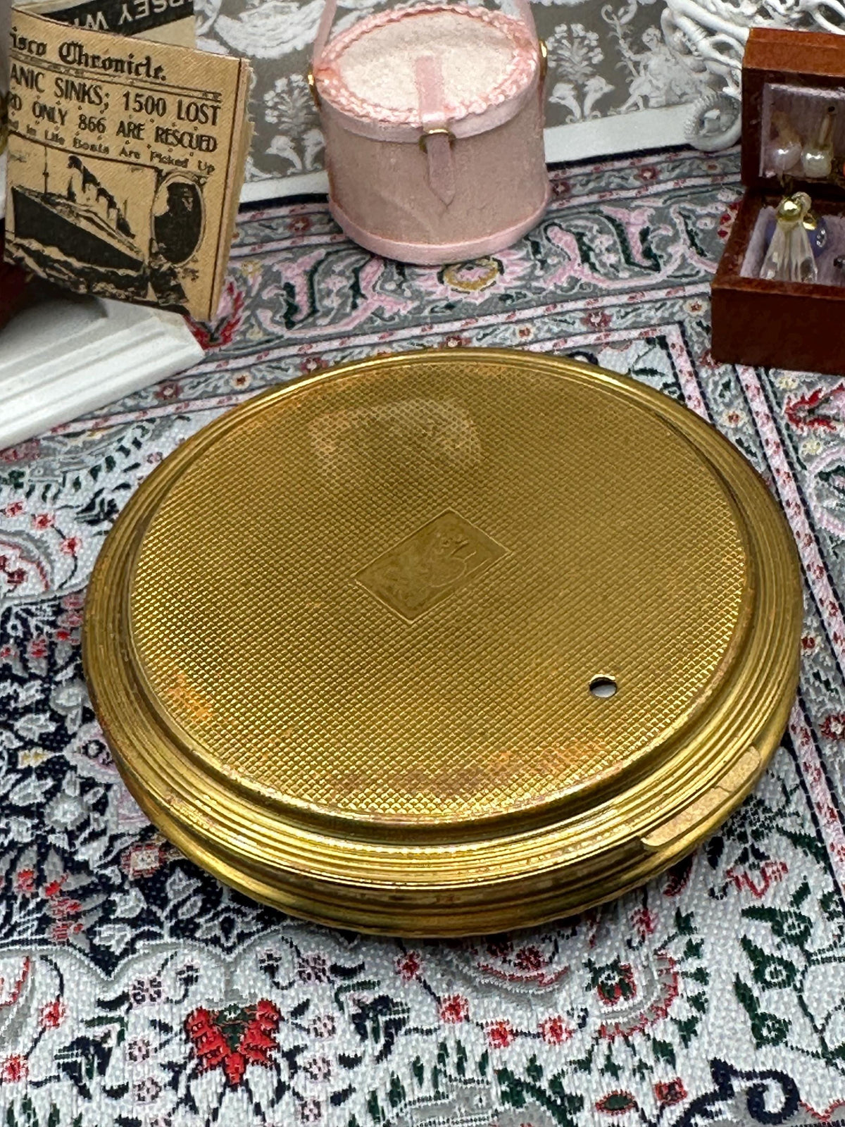 Vintage Mascot Powder Compact with Limoges Porcelain Plaque – 8cm, Gold-Tone, 1950s–60s