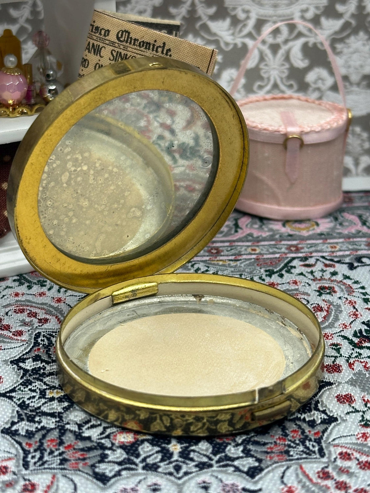 Rare Vintage Coty Paris St. Bartholomew Powder Compact – Foiled Lid, 5.5cm, Art Deco Era