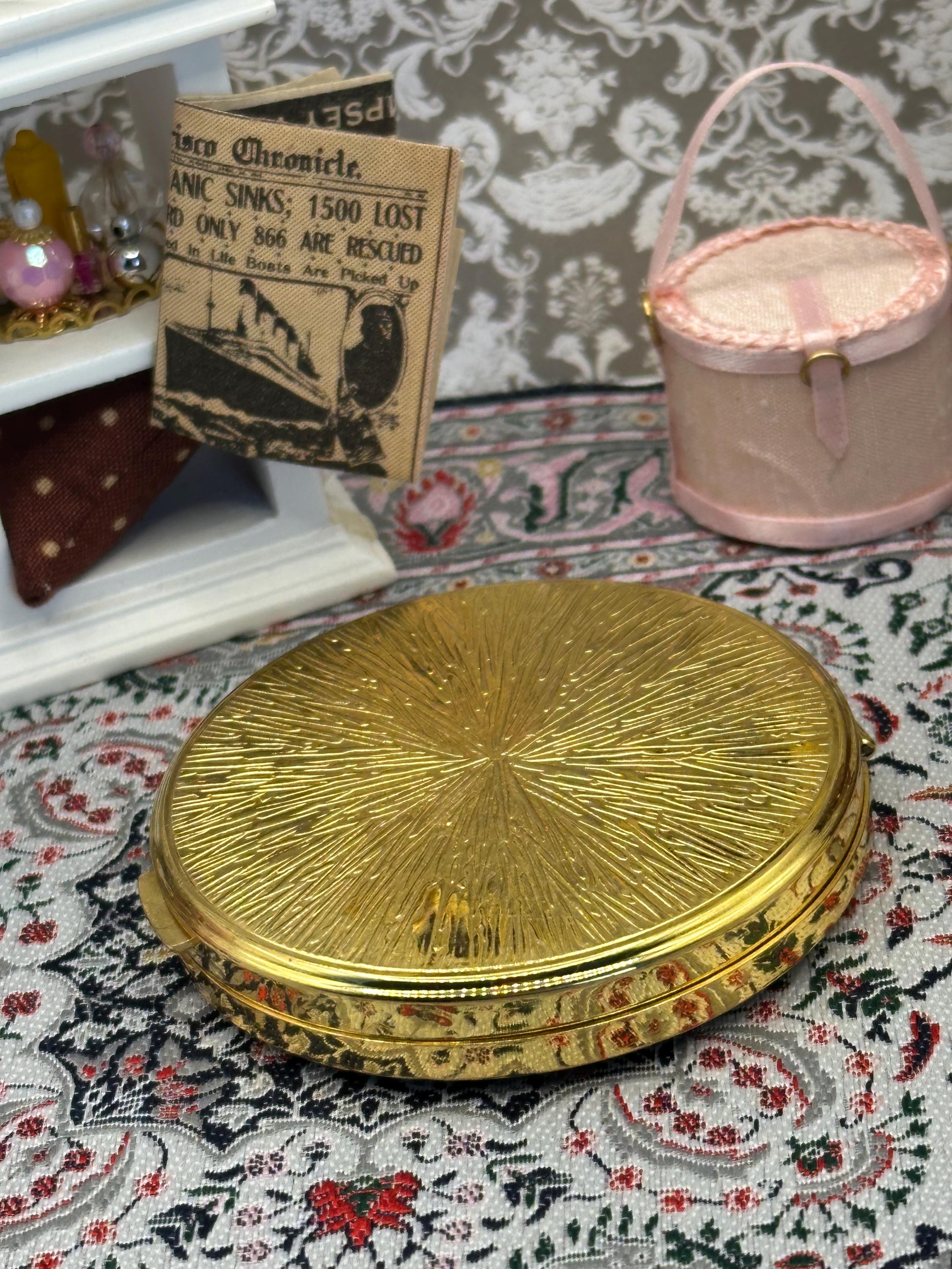 Vintage Gold & Black Powder Compact – Ornate Geometric Design, 6.5cm