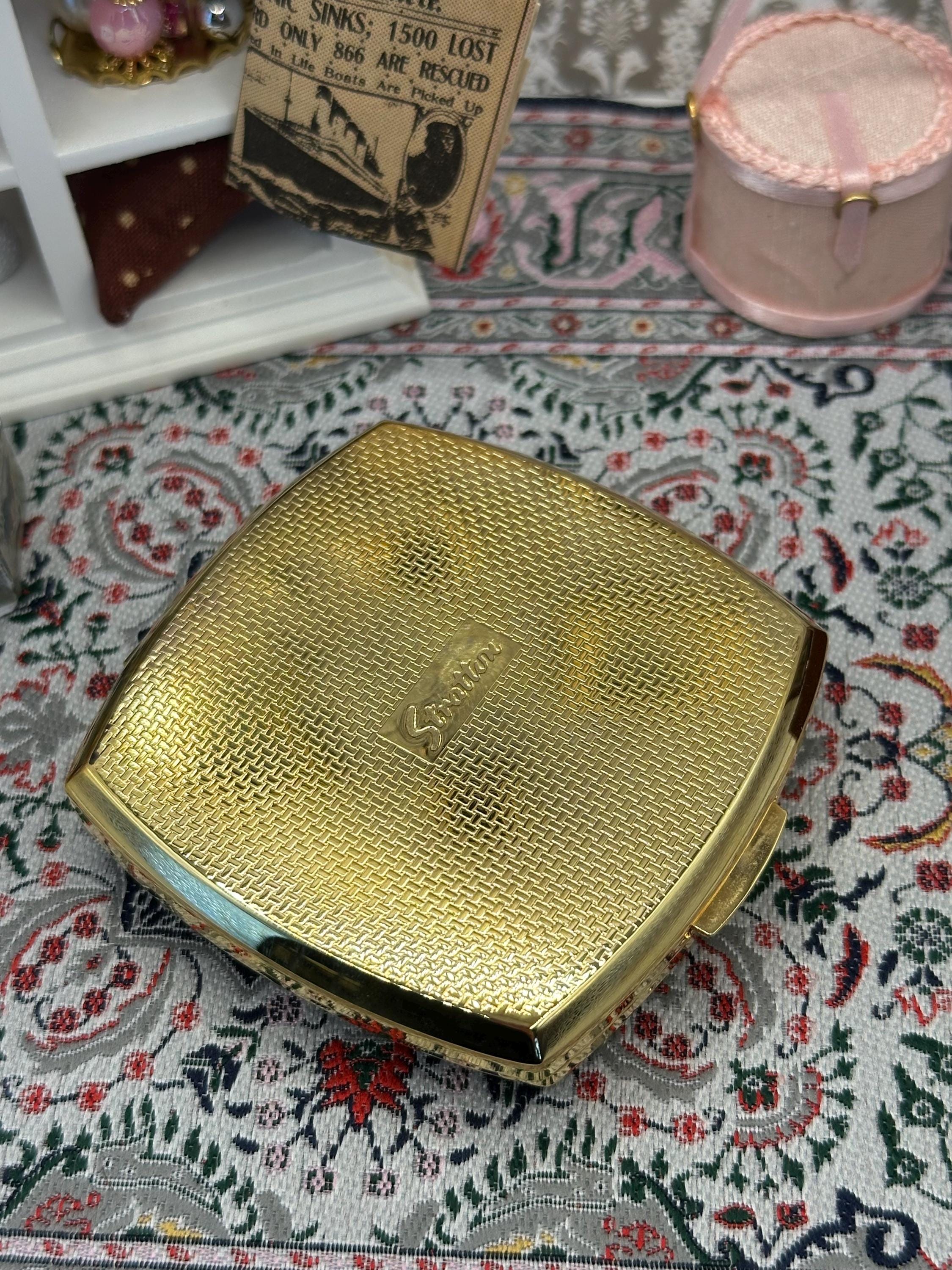 Immaculate Unused Stratton Powder Compact – Word Art Design, Original Padded Pouch