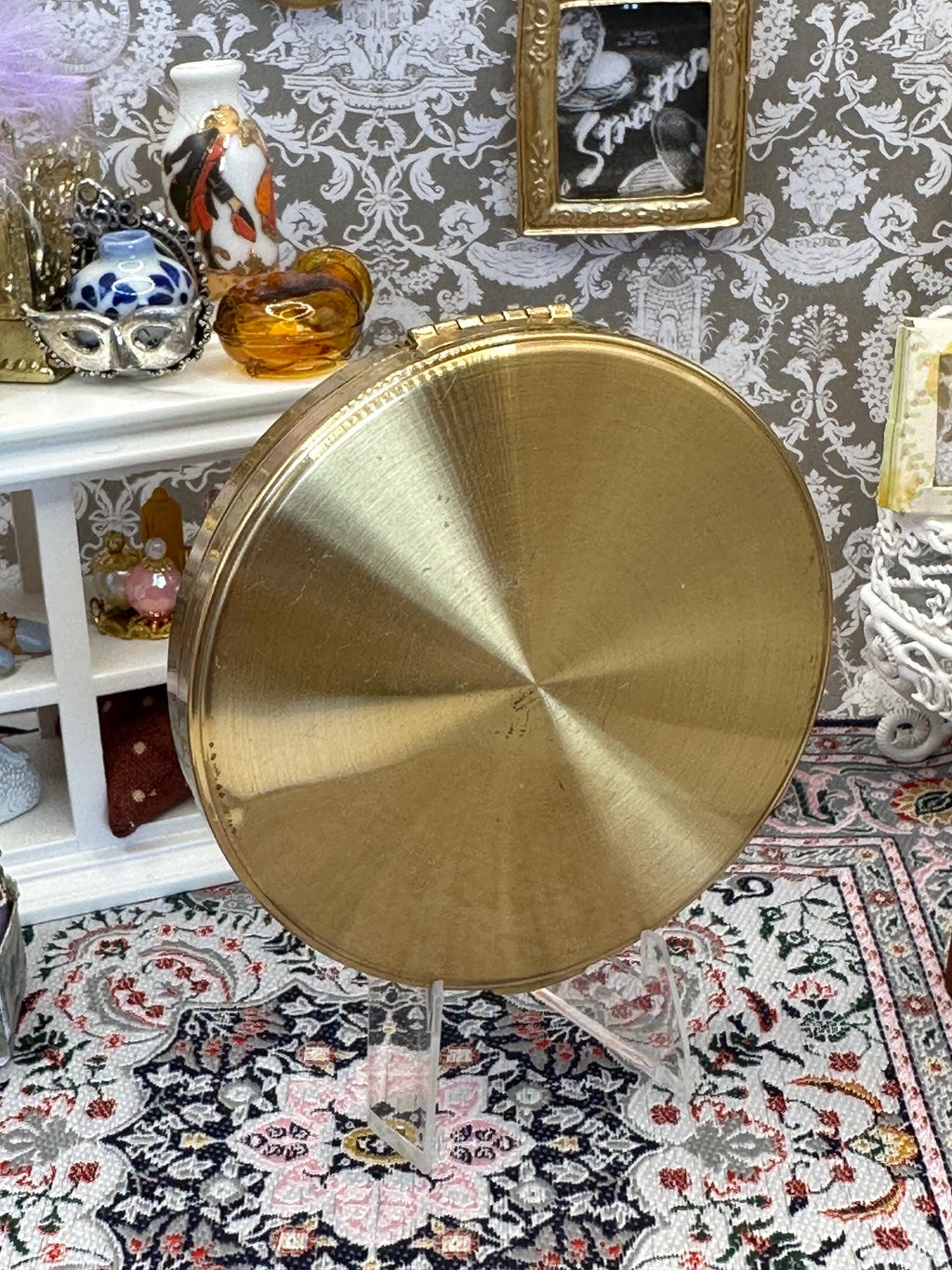 Vintage Gold-Tone Rhinestone Initial Powder Compact with Mirror – Retro Mid-Century Vanity Accessory