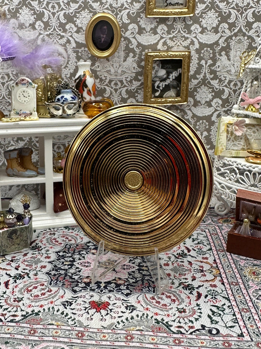 Vintage Floral & Gold Powder Compact – Unused, 7.5cm, Black Felt Pouch Included