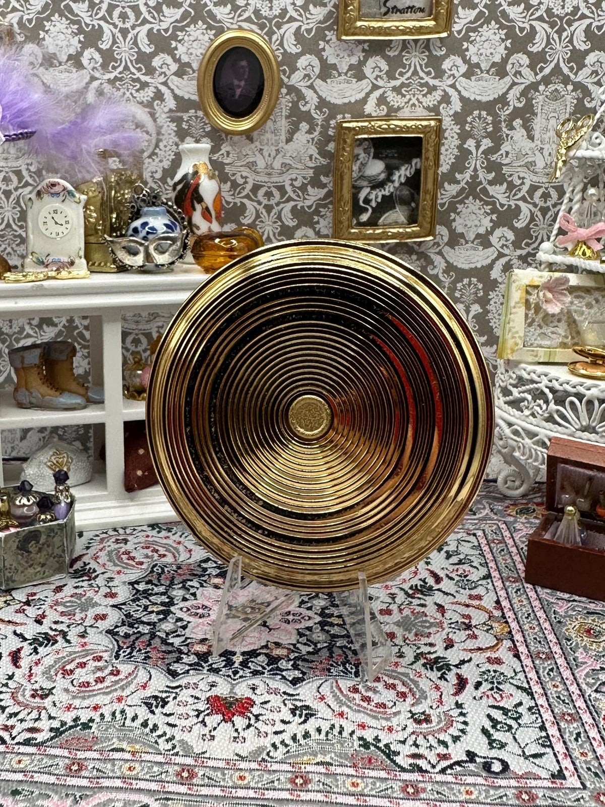 Vintage Floral & Gold Powder Compact – Unused, 7.5cm, Black Felt Pouch Included