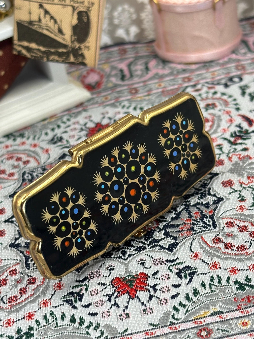 Vintage Stratton Lip View Compact: Black Enamel Multi Starburst, Mid-Century