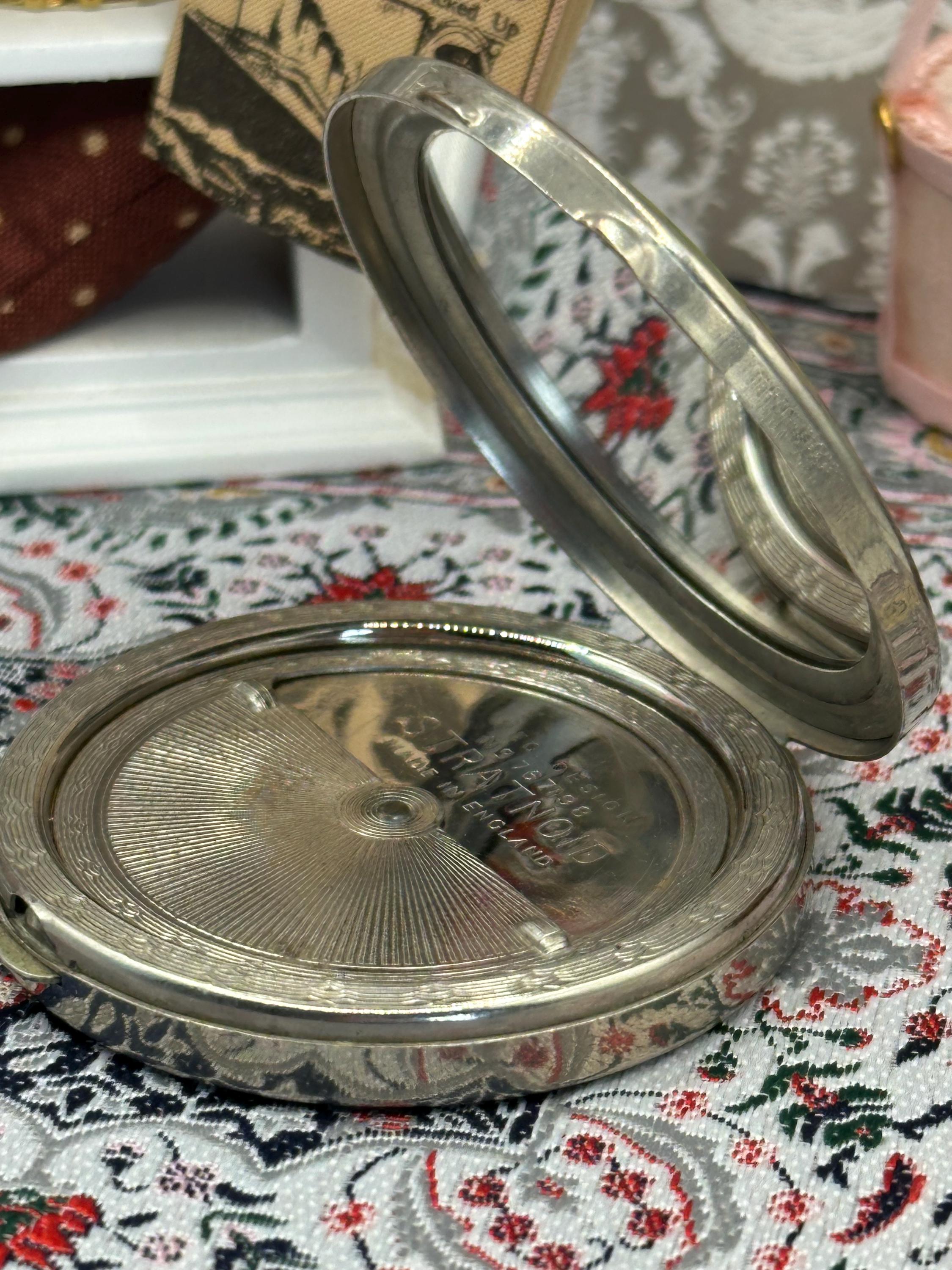 Vintage Stratton ‘Stratnoid’ Powder Compact – Wellington Monument Dublin, 5.2cm