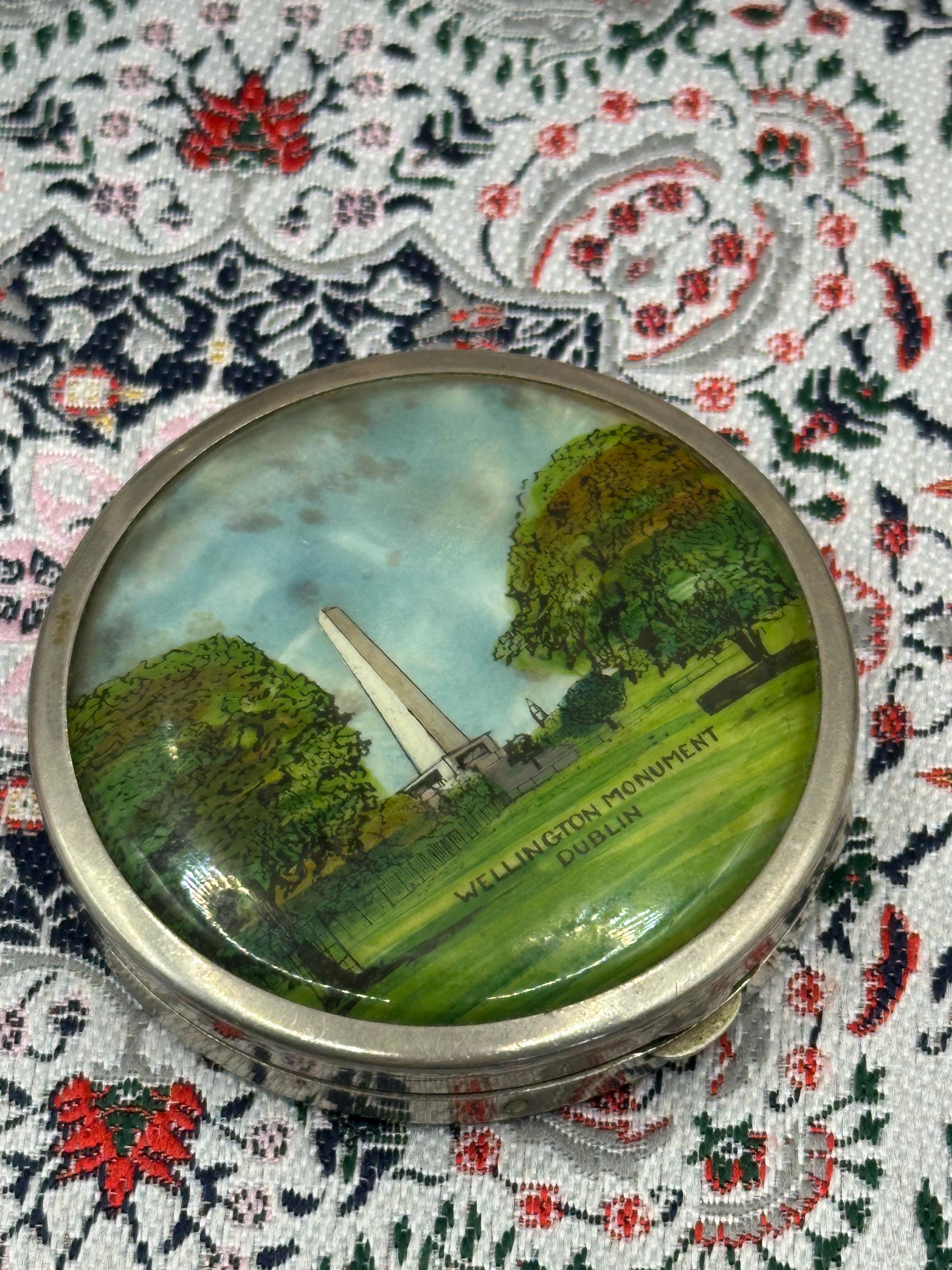 Vintage Stratton ‘Stratnoid’ Powder Compact – Wellington Monument Dublin, 5.2cm