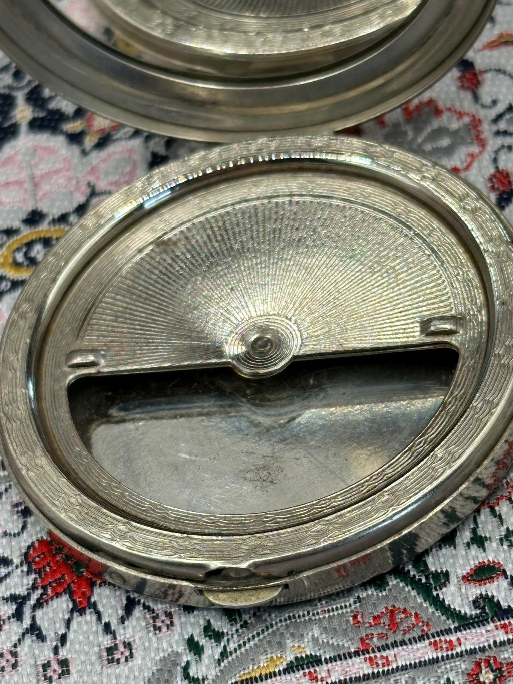 Vintage Stratton ‘Stratnoid’ Powder Compact – Wellington Monument Dublin, 5.2cm