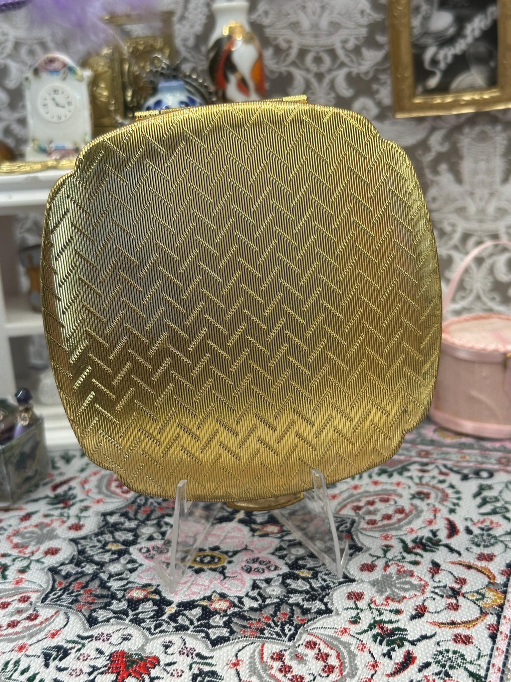 Vintage Kigu of London Powder Compact – Gold Chevron Art Deco, 8cm