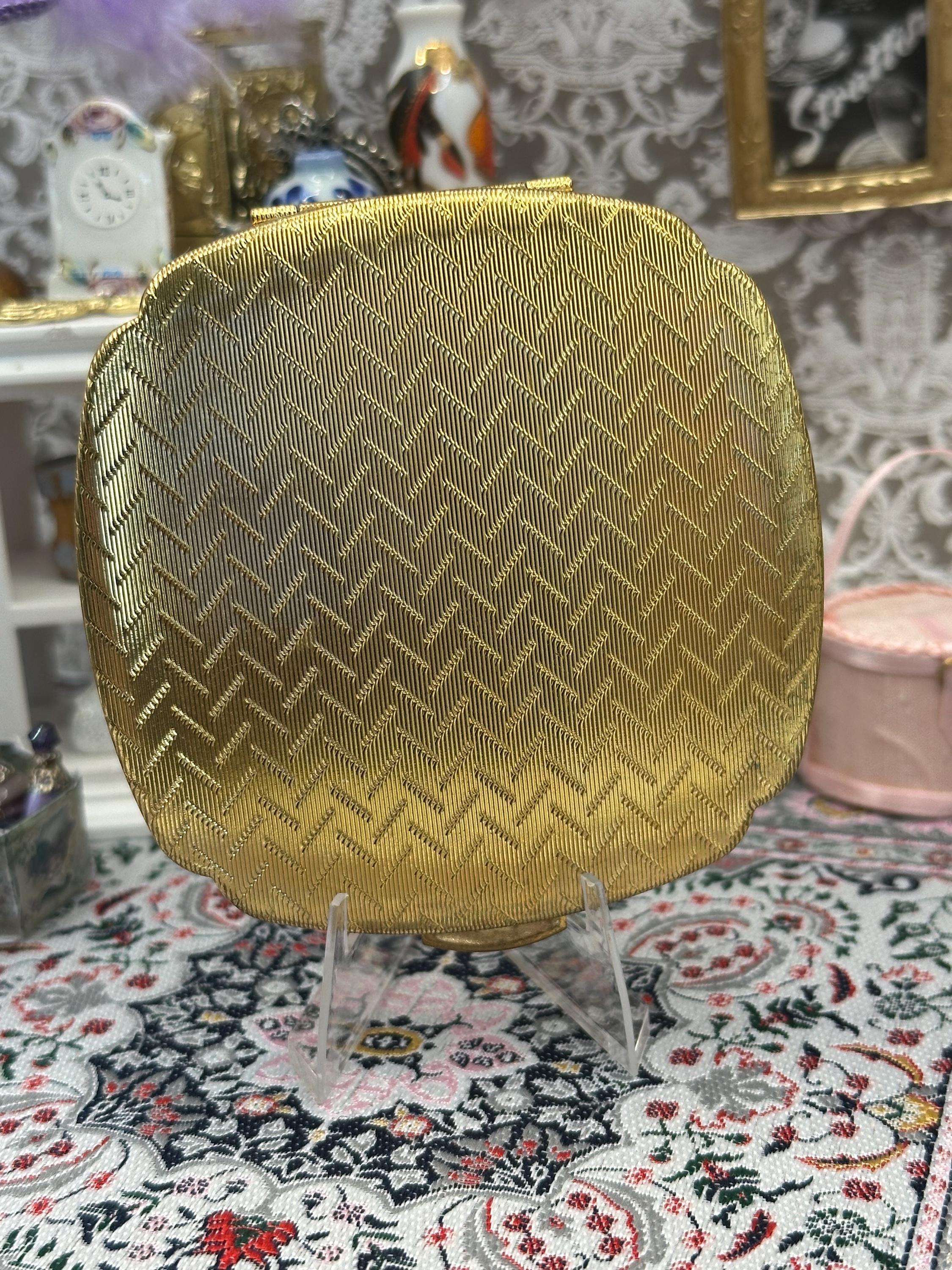 Vintage Kigu of London Powder Compact – Gold Chevron Art Deco, 8cm