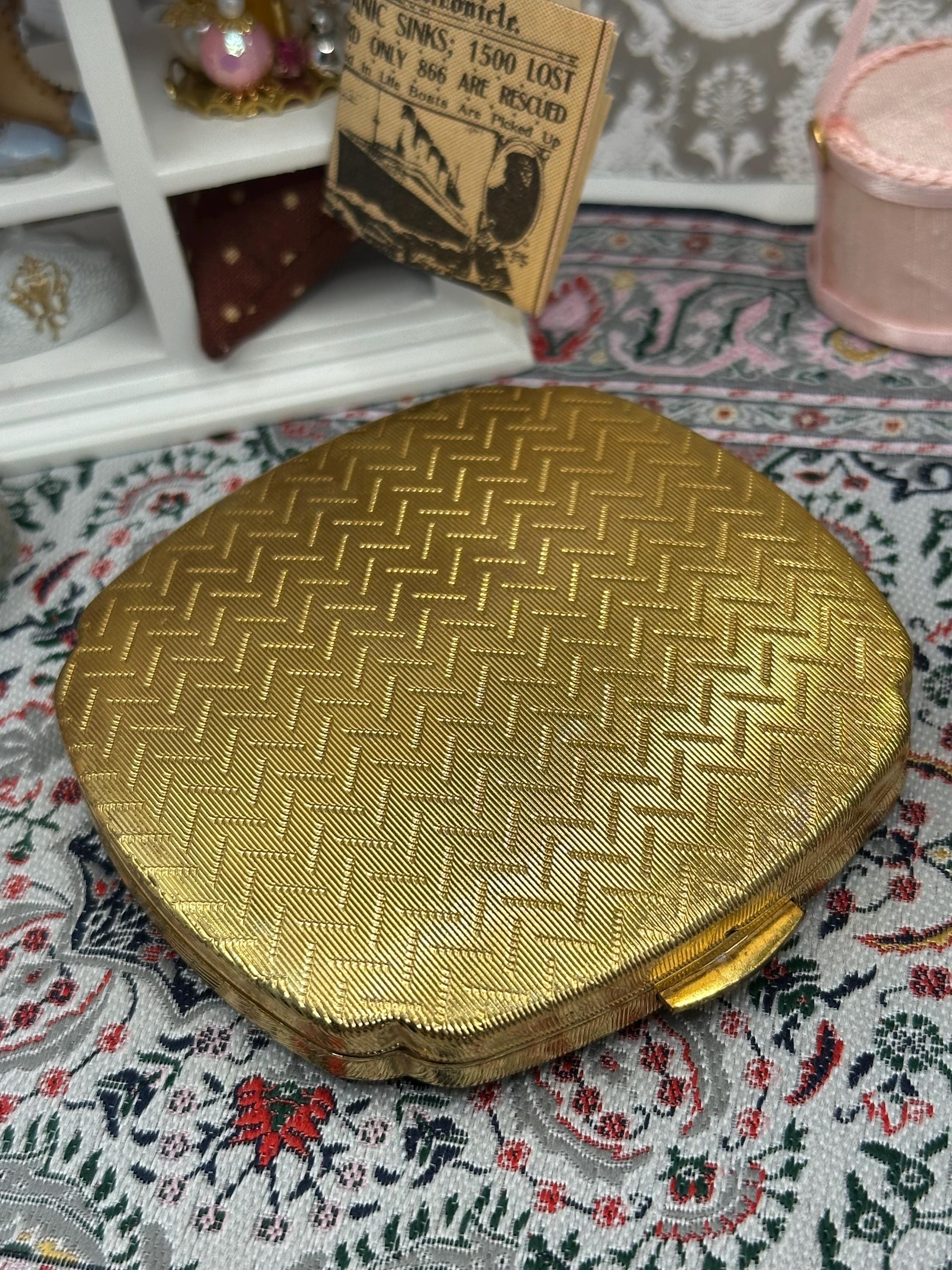 Vintage Kigu of London Powder Compact – Gold Chevron Art Deco, 8cm