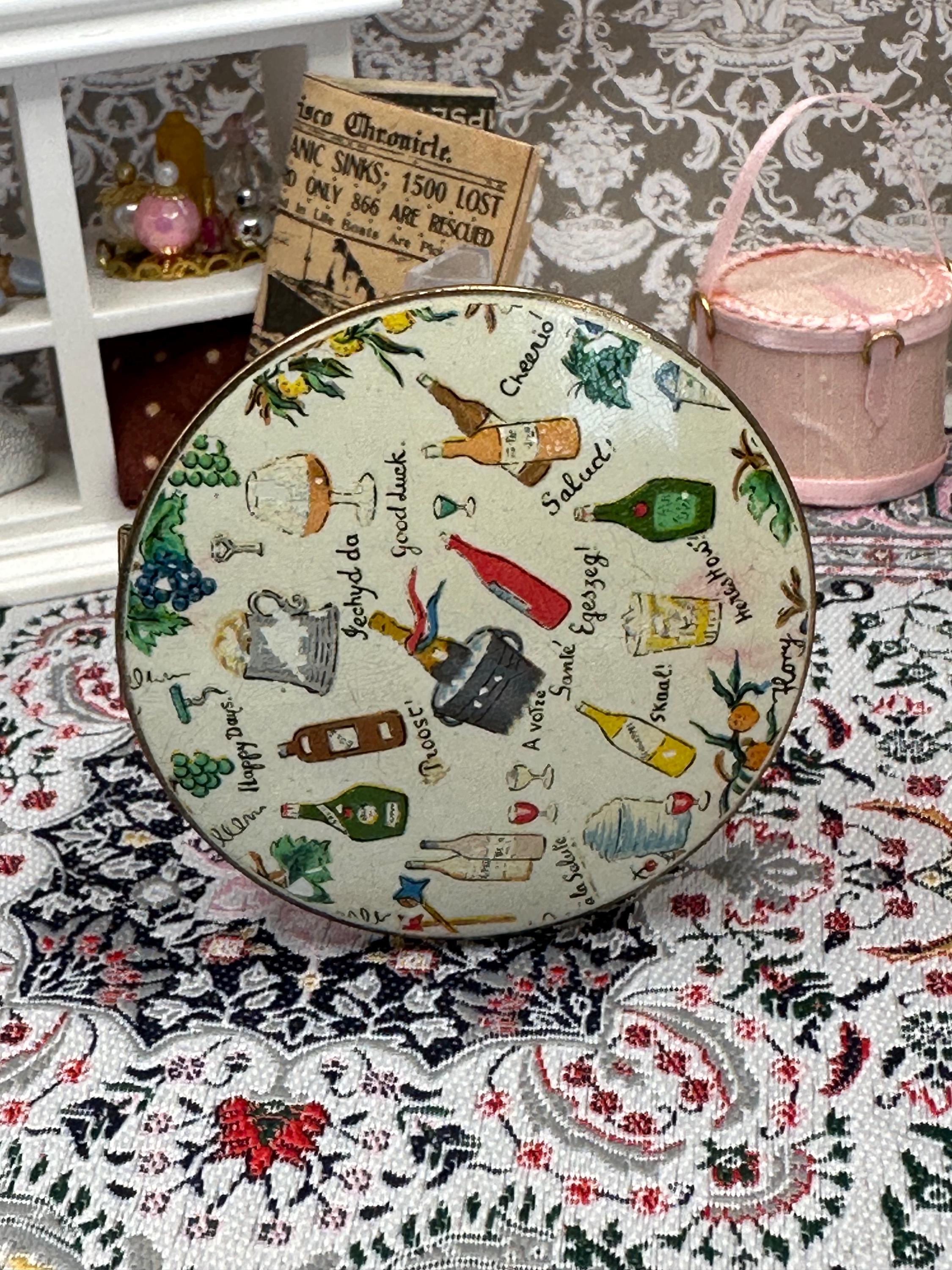 Vintage Stratton Lip View Compact: Multilingual Toasts & Grapes Design
