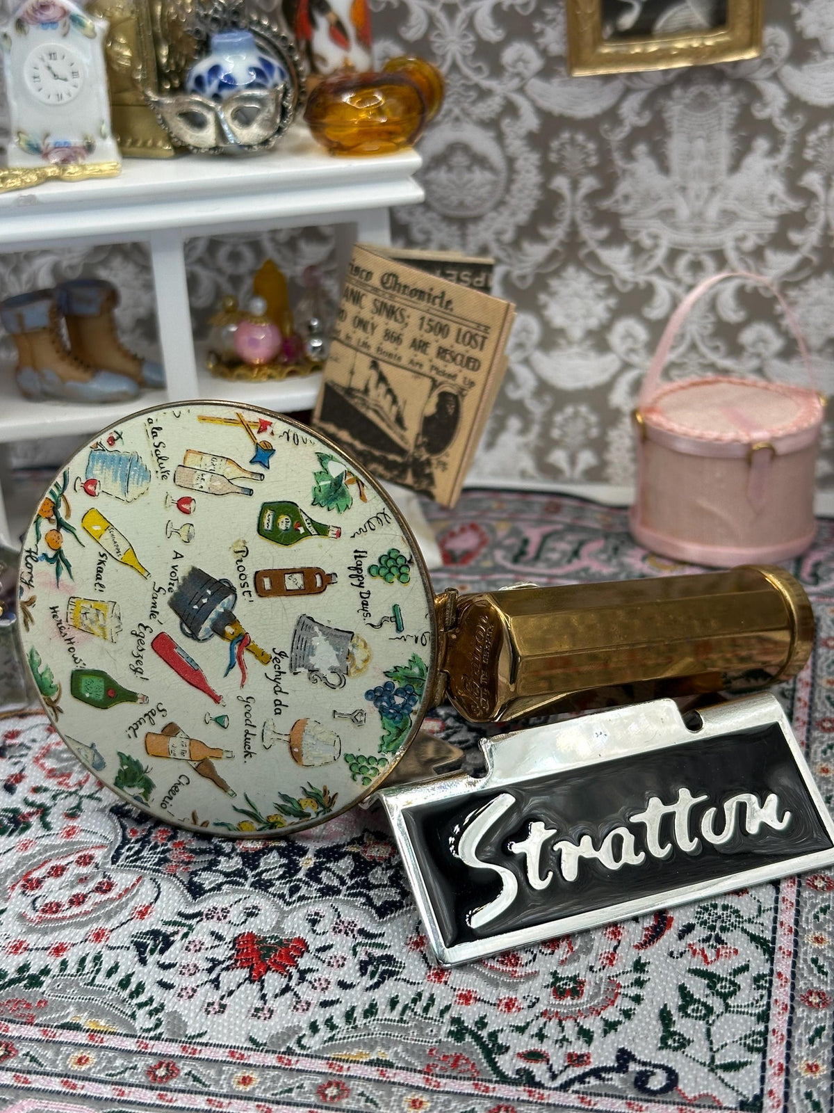 Vintage Stratton Lip View Compact Rare Toast Design