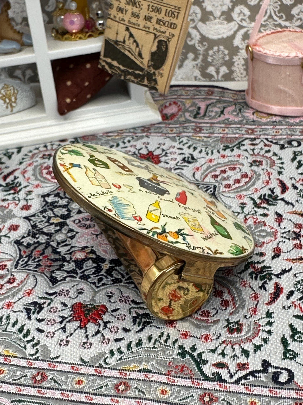 Vintage Stratton Lip View Compact Rare Toast Design