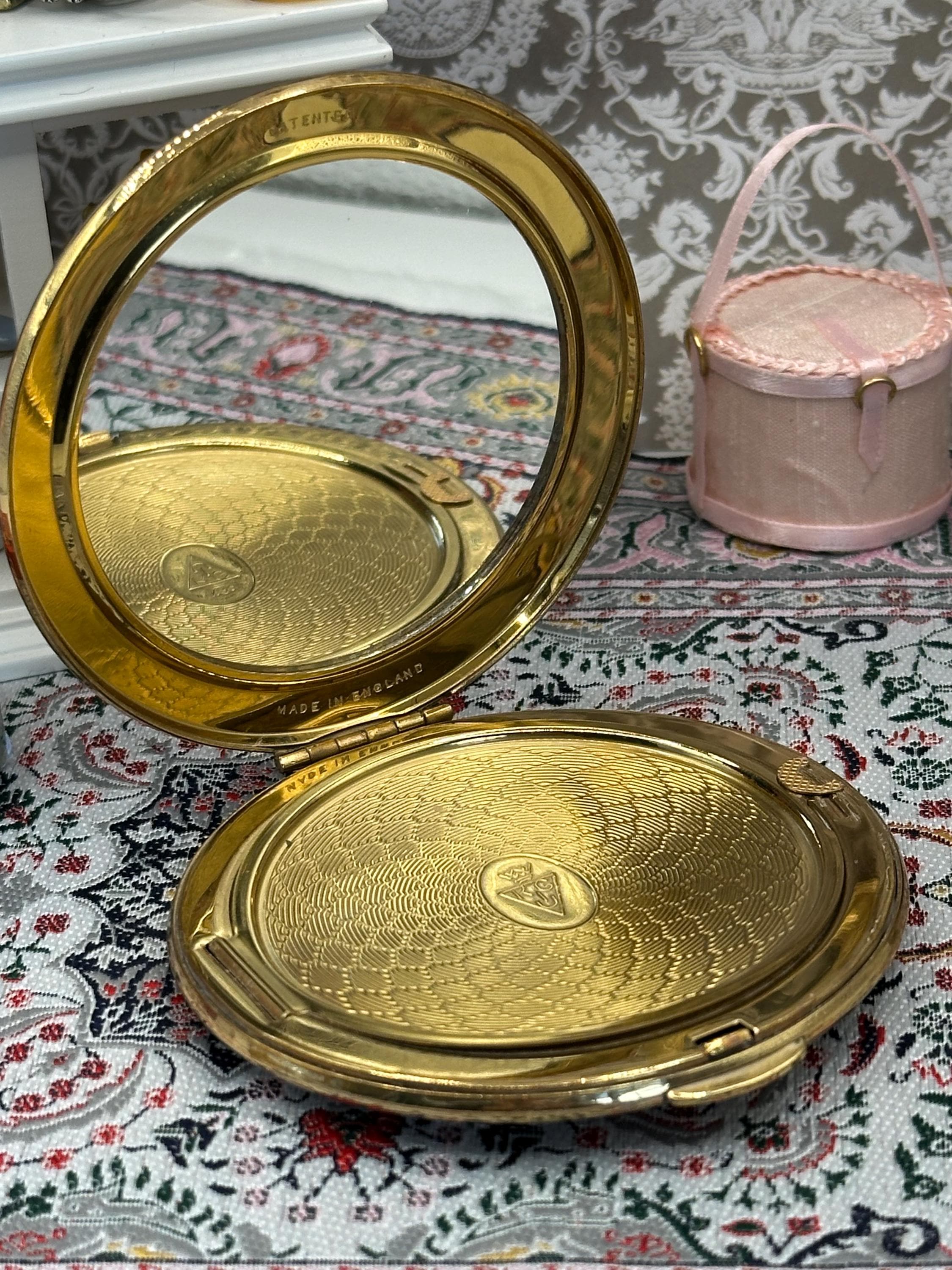 Vintage Kigu of London Powder Compact | Lace & Floral Enamel Design | 7.5cm | Made in England