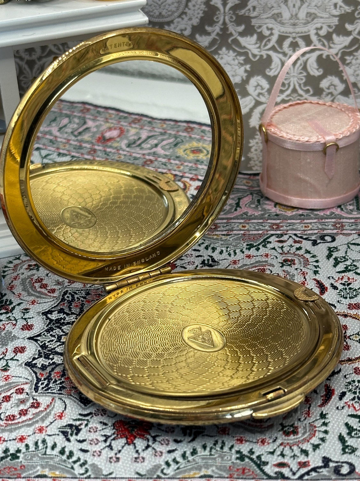 Vintage Kigu of London Powder Compact | Lace & Floral Enamel Design | 7.5cm | Made in England