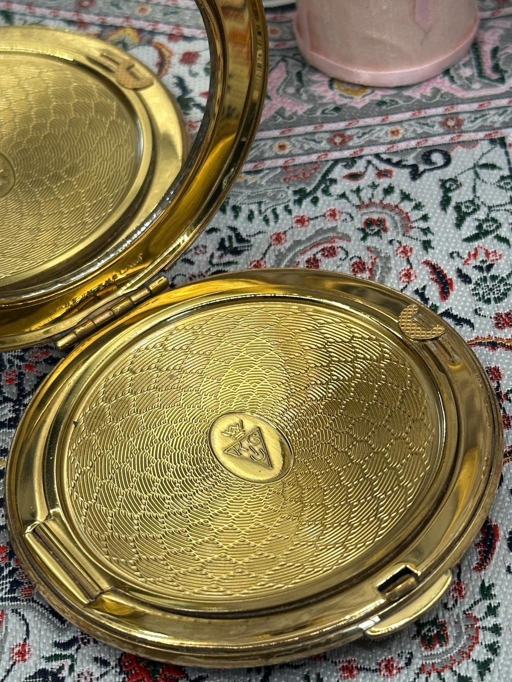 Vintage Kigu of London Powder Compact | Lace & Floral Enamel Design | 7.5cm | Made in England