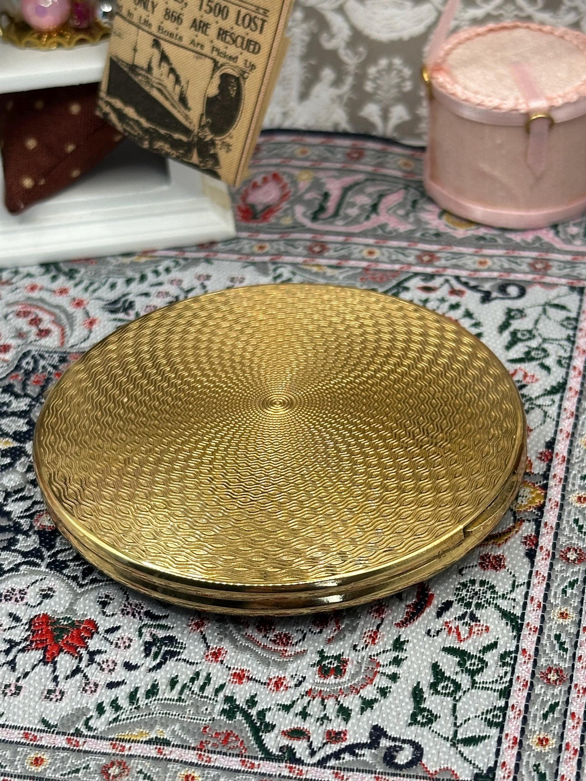 Vintage Kigu of London Powder Compact | Lace & Floral Enamel Design | 7.5cm | Made in England