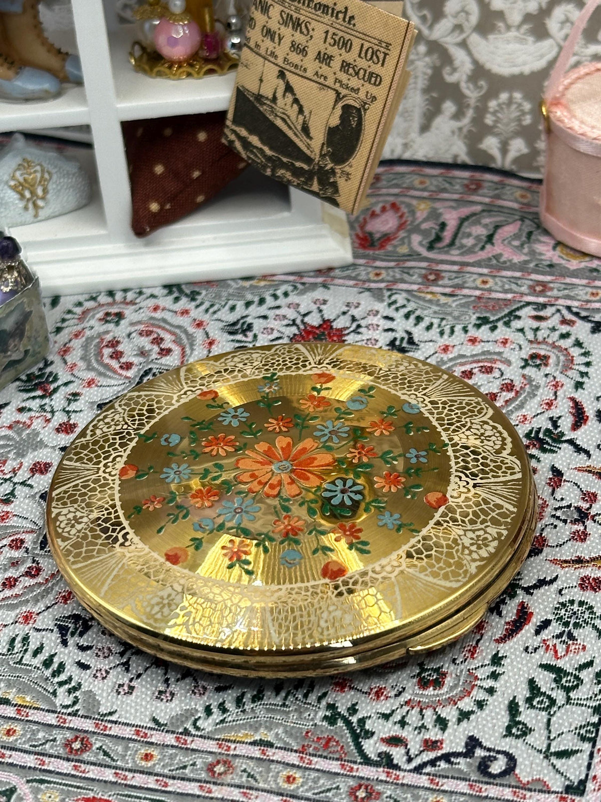 Vintage Kigu of London Powder Compact | Lace & Floral Enamel Design | 7.5cm | Made in England