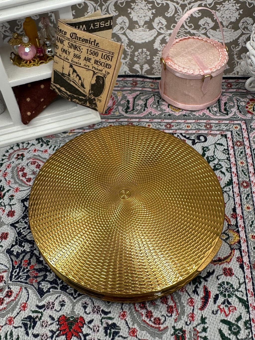 Vintage Mascot Powder Compact – 8cm Gold-Tone Heart Floral Design Original Box