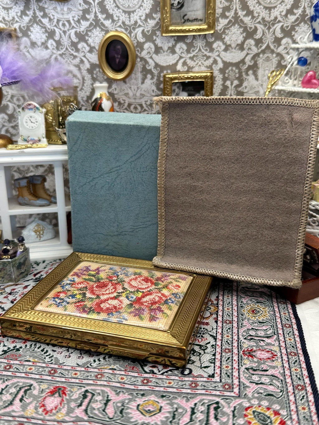 Vintage Gwenda Retangle Powder Compact – 1950s Floral Tapestry, Original Pouch & Box