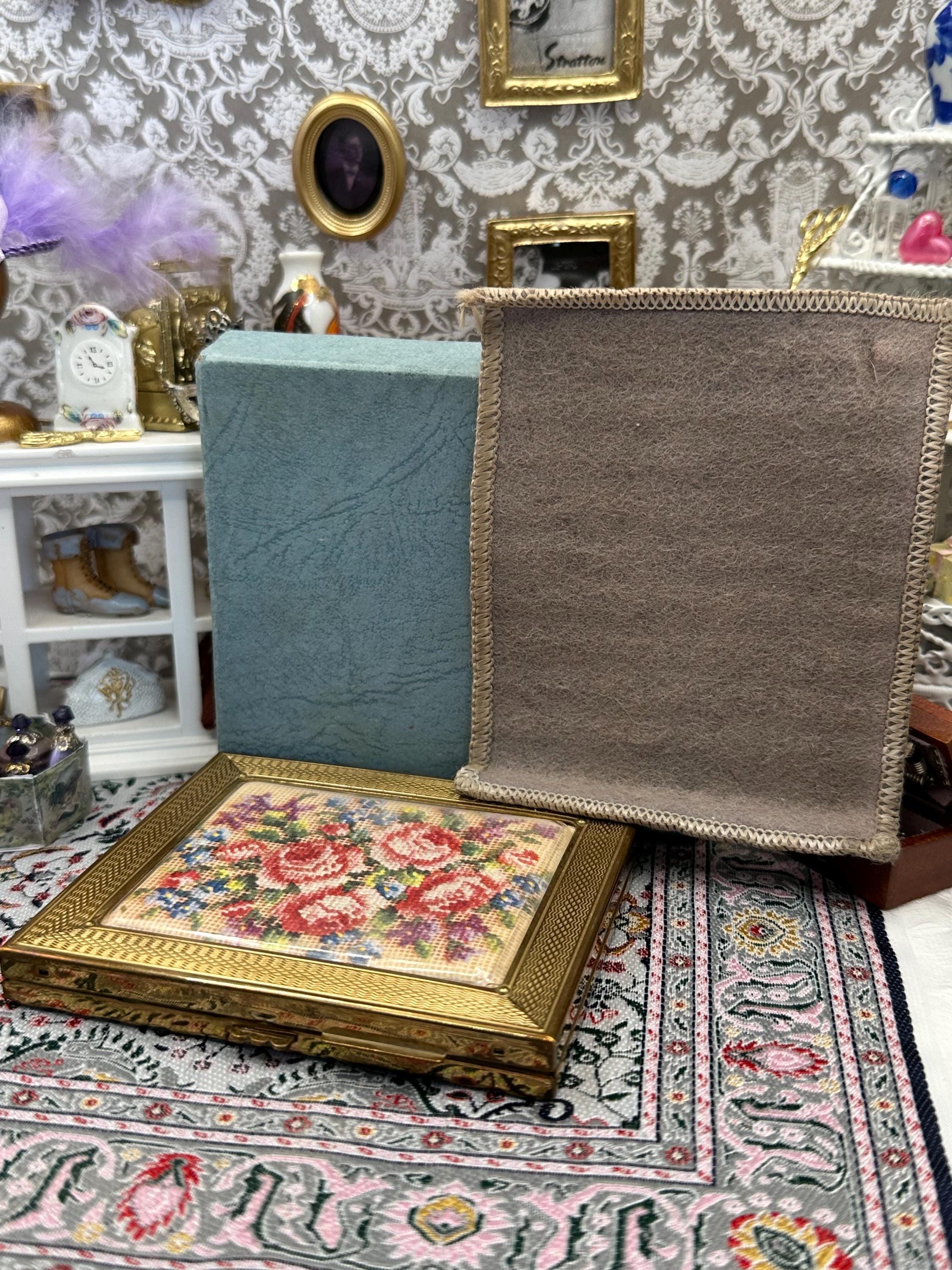 Vintage Gwenda Retangle Powder Compact – 1950s Floral Tapestry, Original Pouch & Box
