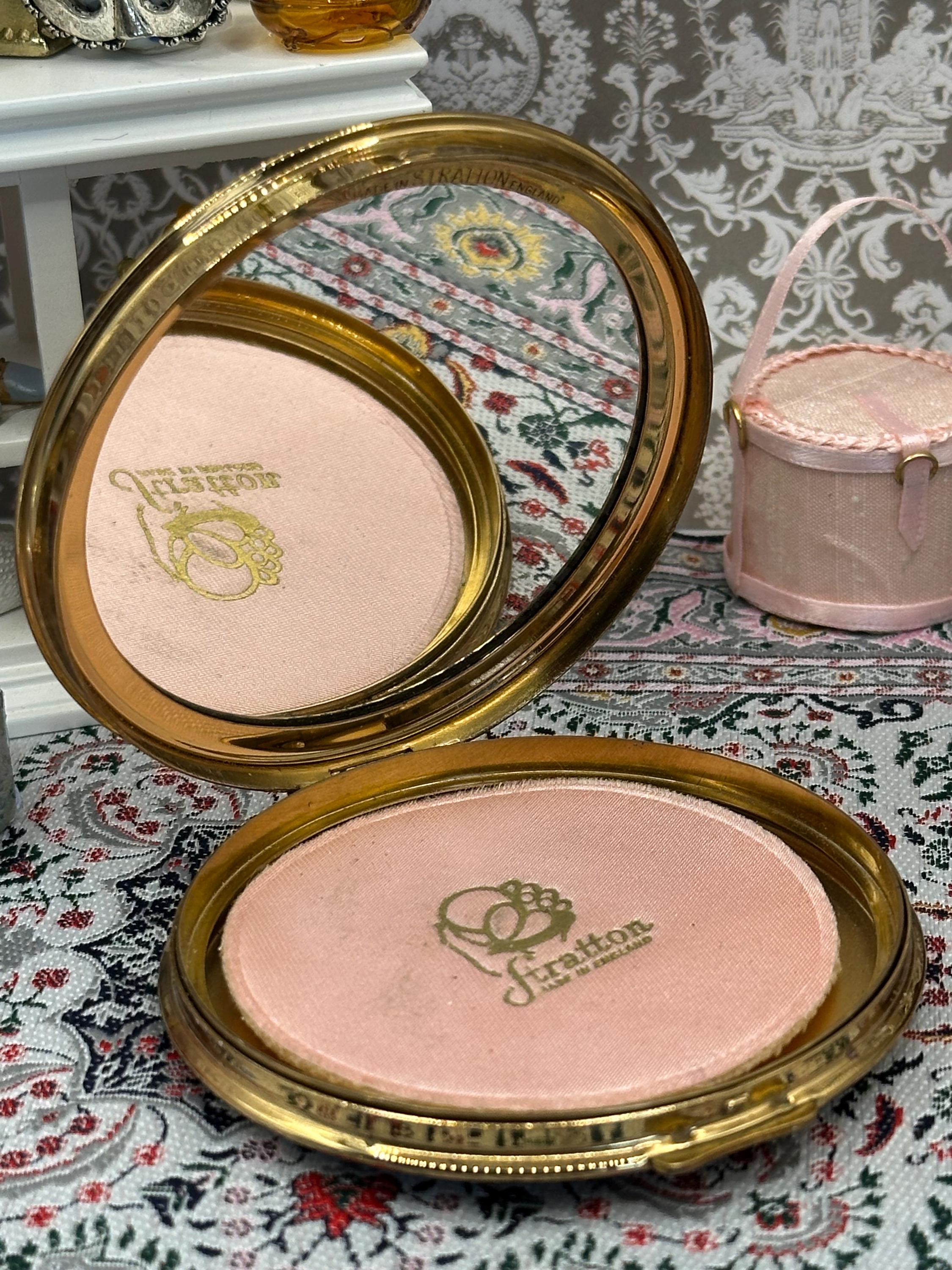 Vintage Stratton Powder Compact – 7.5cm Morris Car Badge, Gold-Tone, 1960s