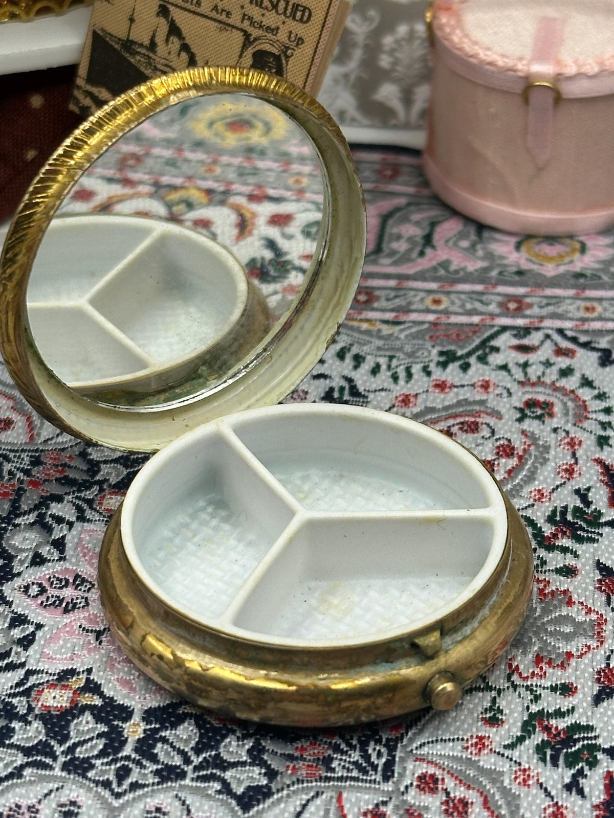 Kigu Pill Box Gold Tone Engine Turned Vintage Vanity Compact Style Case 1950s