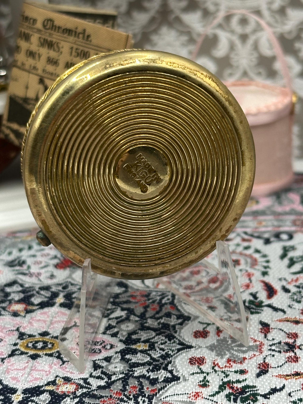 Kigu Pill Box Gold Tone Engine Turned Vintage Vanity Compact Style Case 1950s