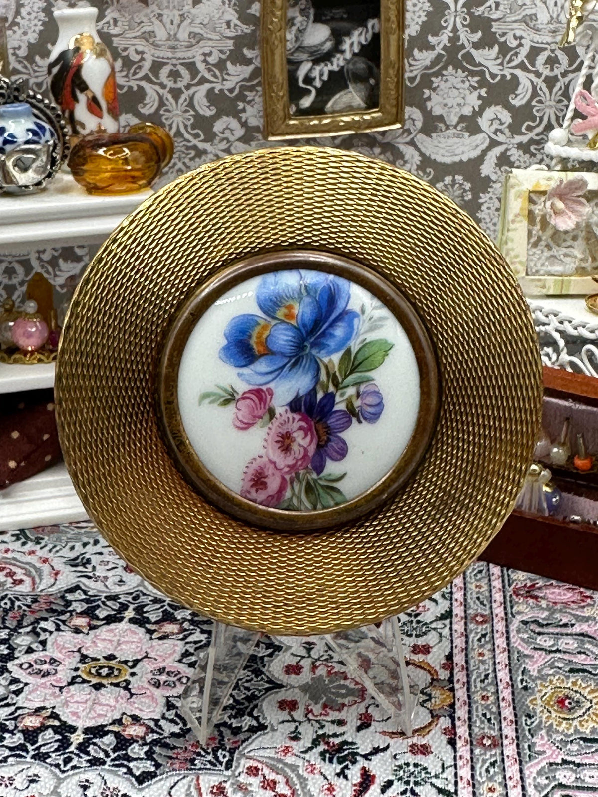 Vintage Mascot Powder Compact with Limoges Porcelain Plaque – 8cm, Gold-Tone, 1950s–60s