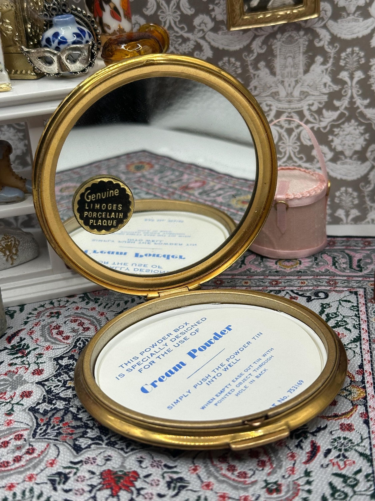 Vintage Mascot Powder Compact with Limoges Porcelain Plaque – 8cm, Gold-Tone, 1950s–60s