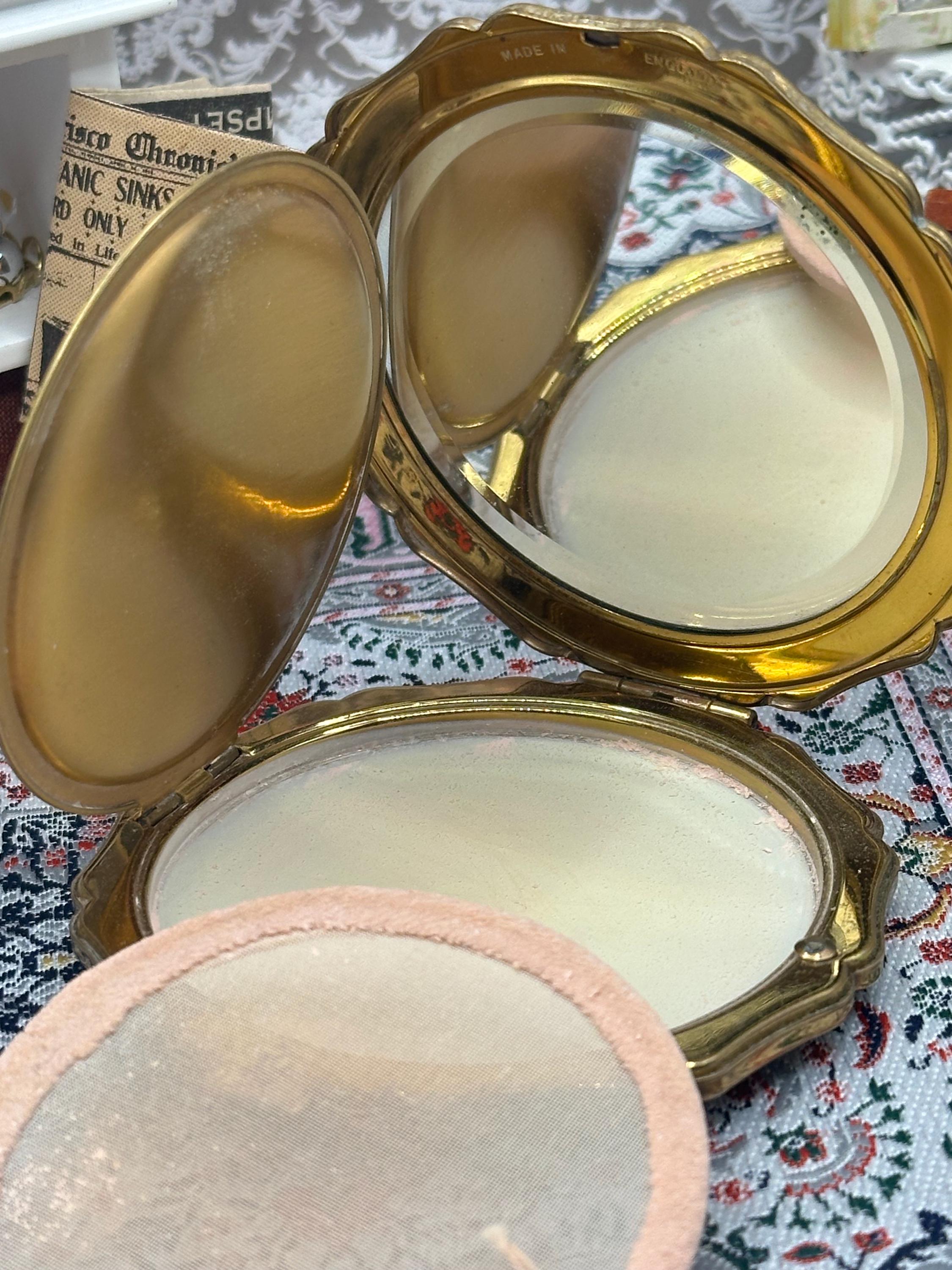 Vintage Stratton “Queen Convertible” Powder Compact – Rare Rose Bouquet, 7.5cm, Made in England