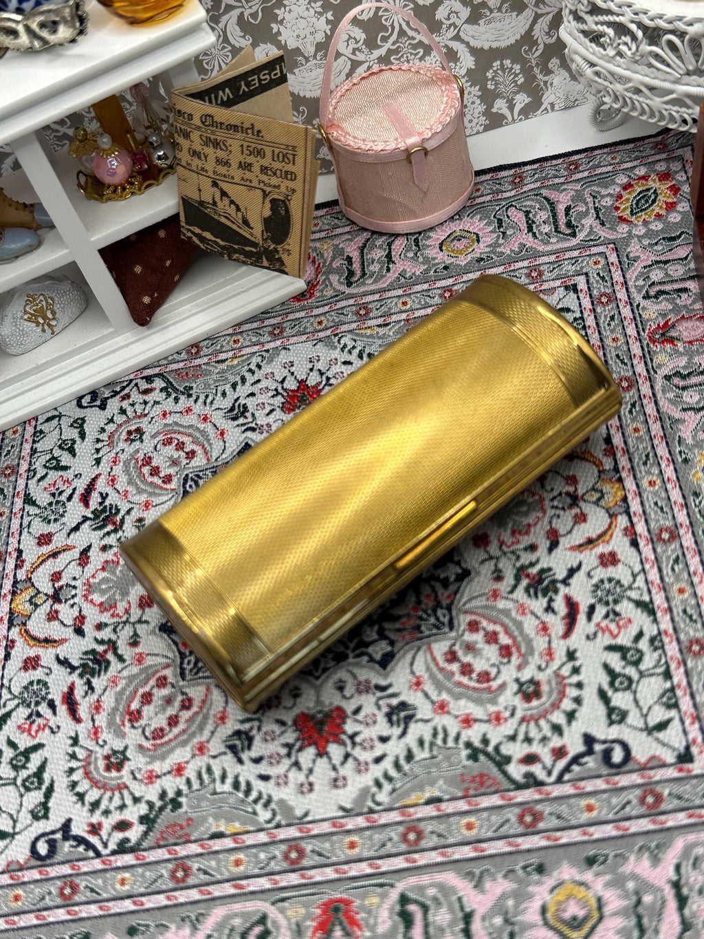 Vintage Kigu Cigarette Barrel Case – Gold Tone Textured Metal