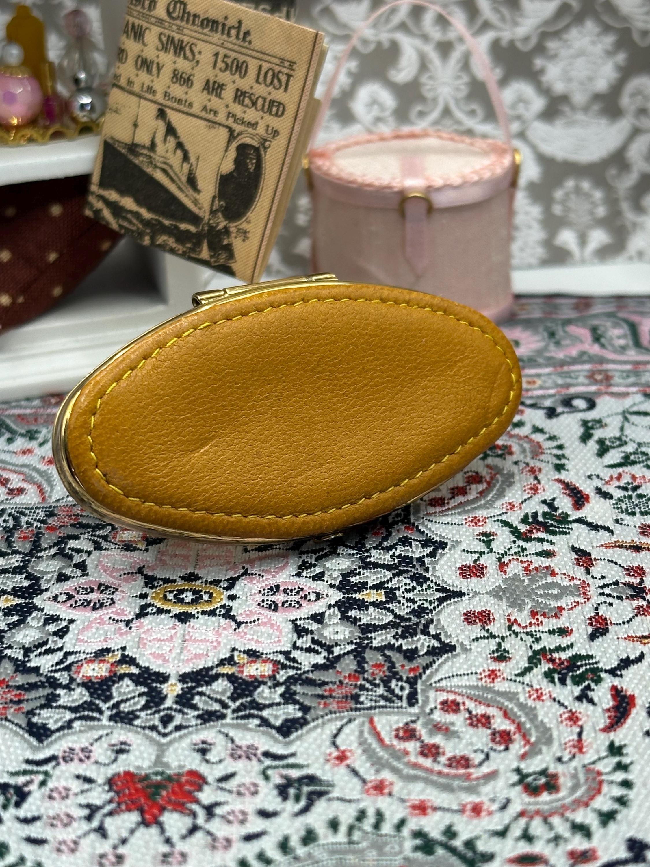 Vintage Stratton “Lipview” Lipstick Holder & Mirror – Tan Leather, Gold Tone Clip