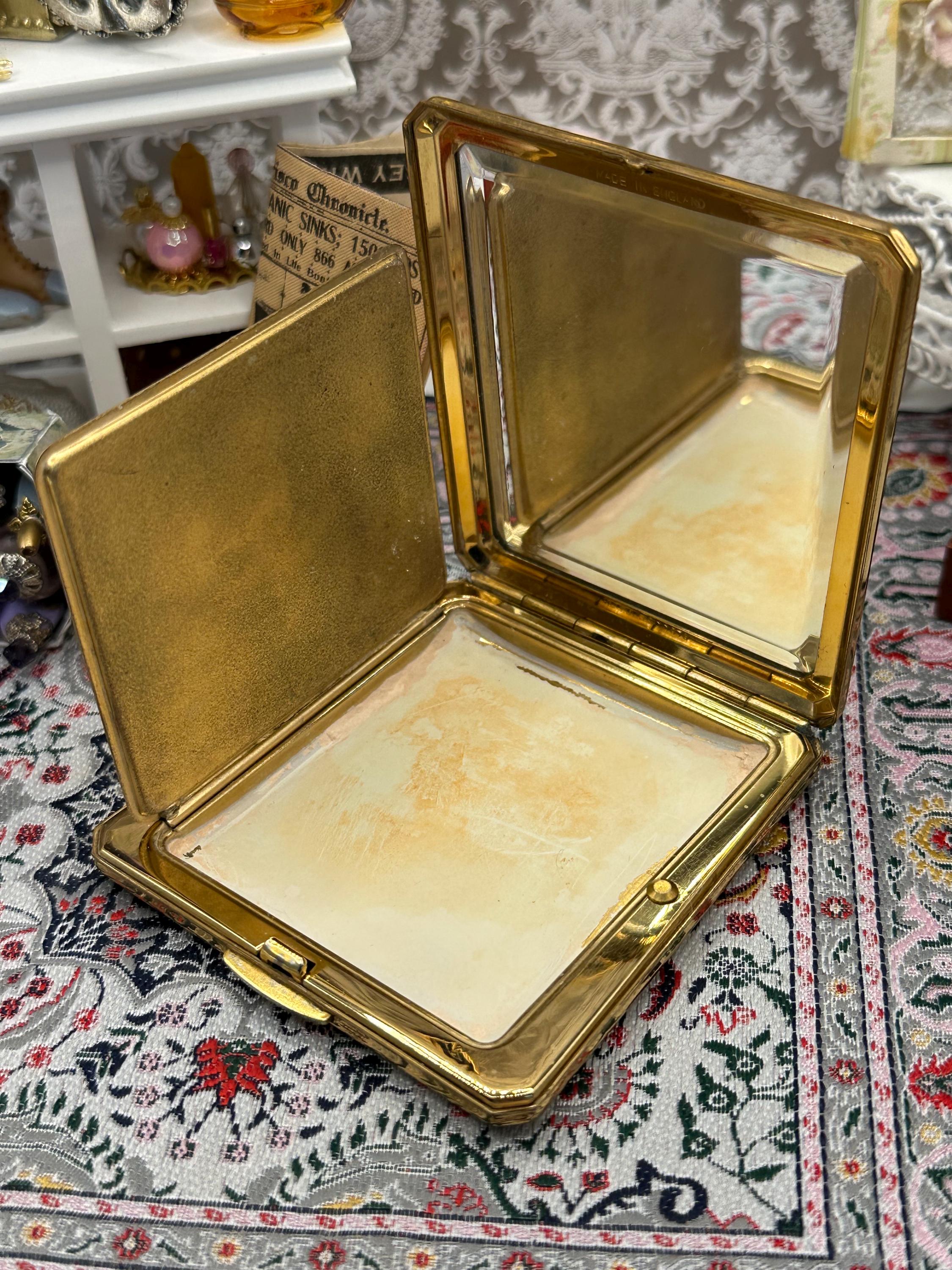 Vintage Stratton Square Powder Compact | Gold Tone Stripes & Stars