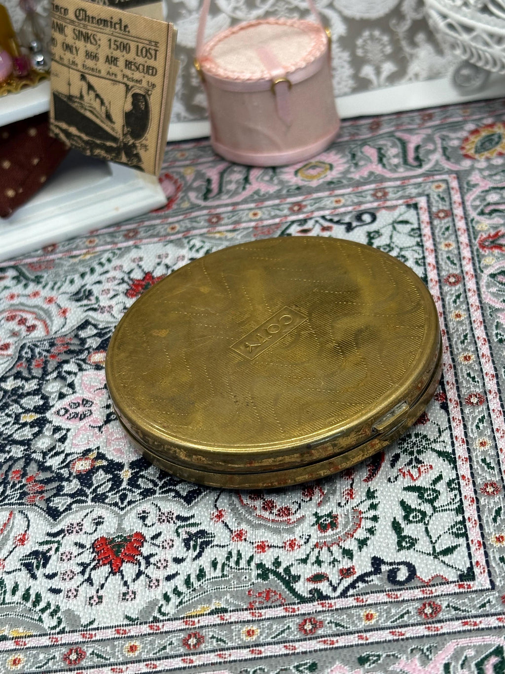 Vintage Coty Powder Compact | Art Deco Style Abstract Lid Design, 6.5 cm