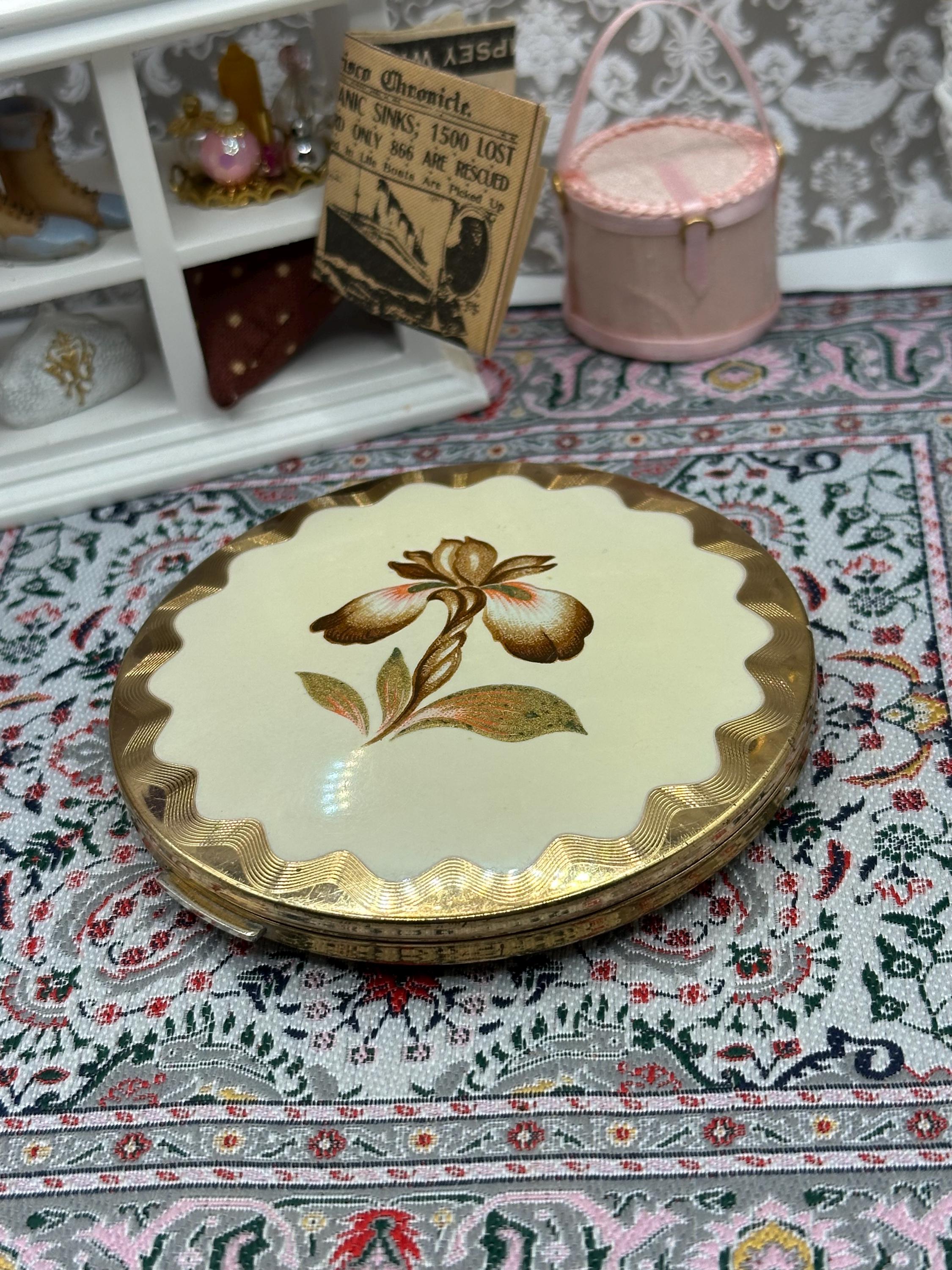 Vintage Stratton Floral Powder Compact | Cream & Gold Scalloped Lid, 8.5 cm
