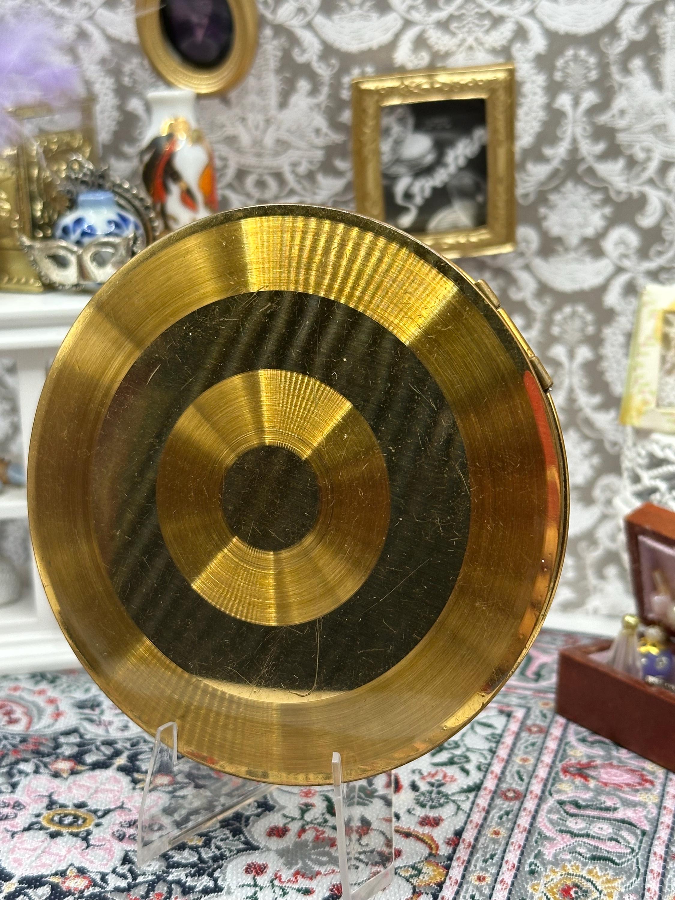 Vintage 8.5cm Gold-Tone Powder Compact – Made in England, Unbranded, Mid-Century Vanity Accessory