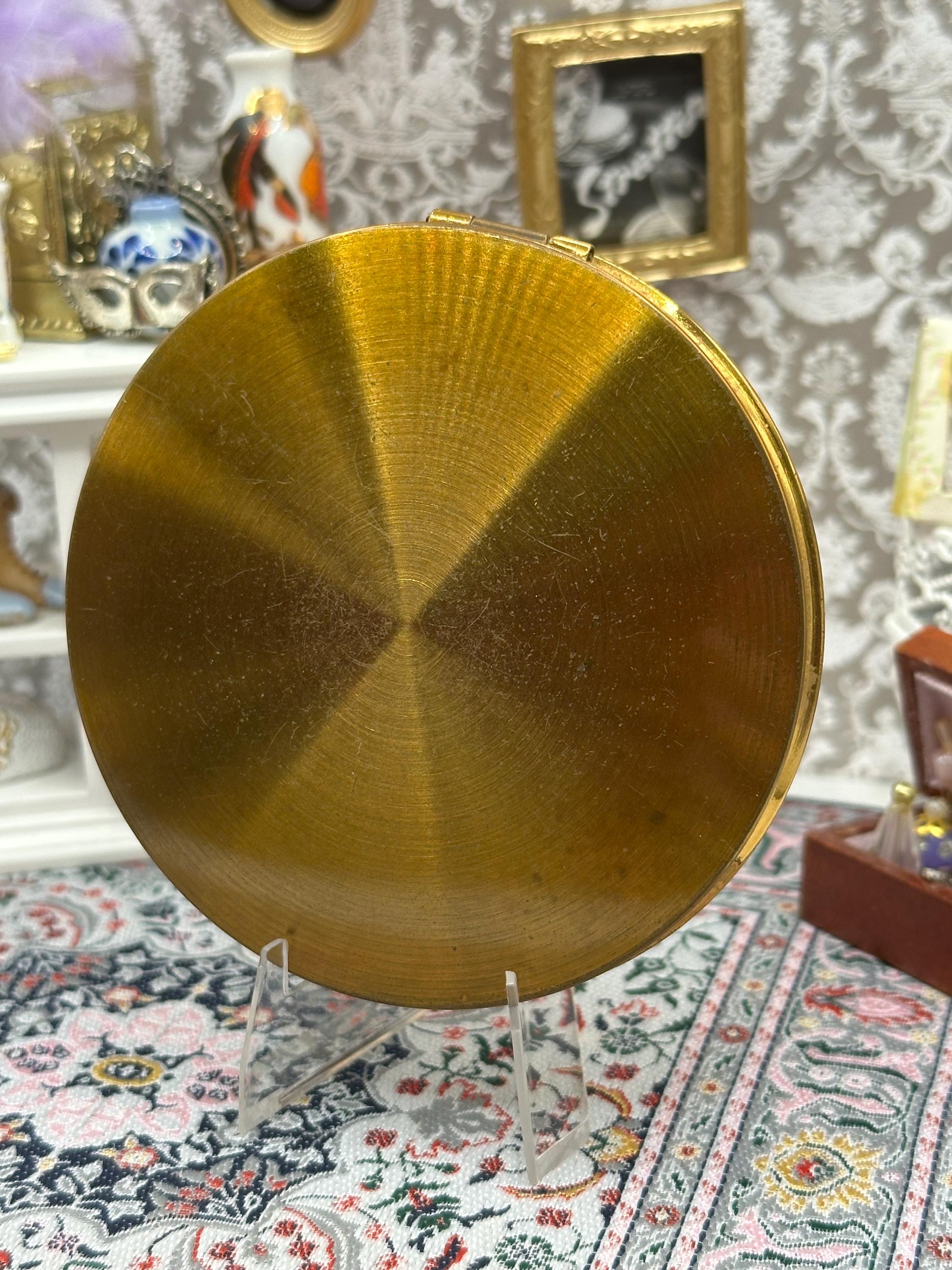 Vintage 8.5cm Gold-Tone Powder Compact – Made in England, Unbranded, Mid-Century Vanity Accessory
