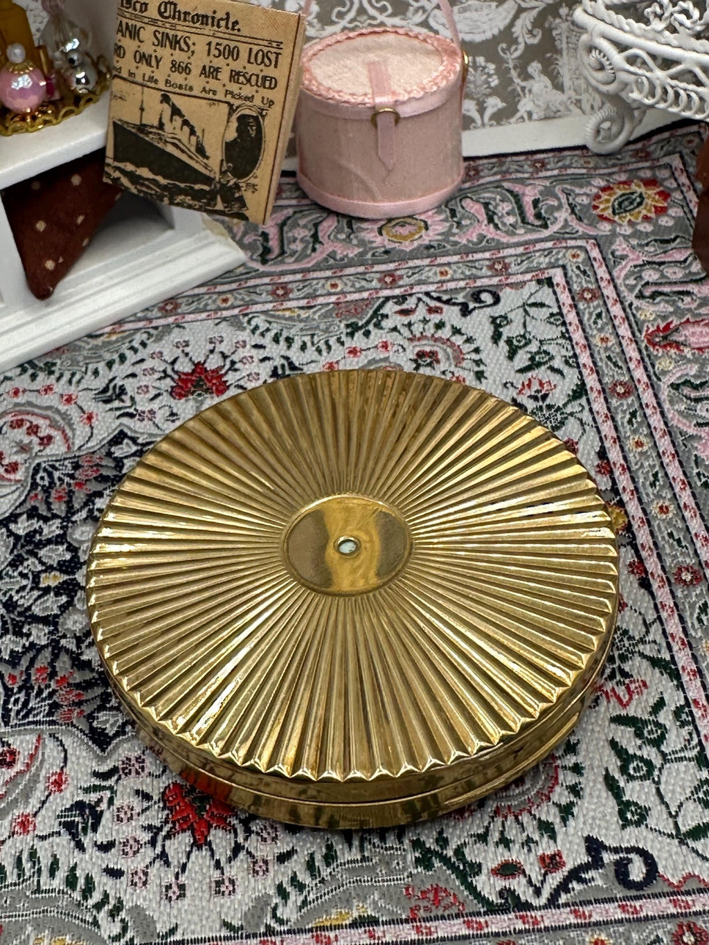 Vintage Mascot Red Enamel Powder Compact – Gold Starburst, 7cm