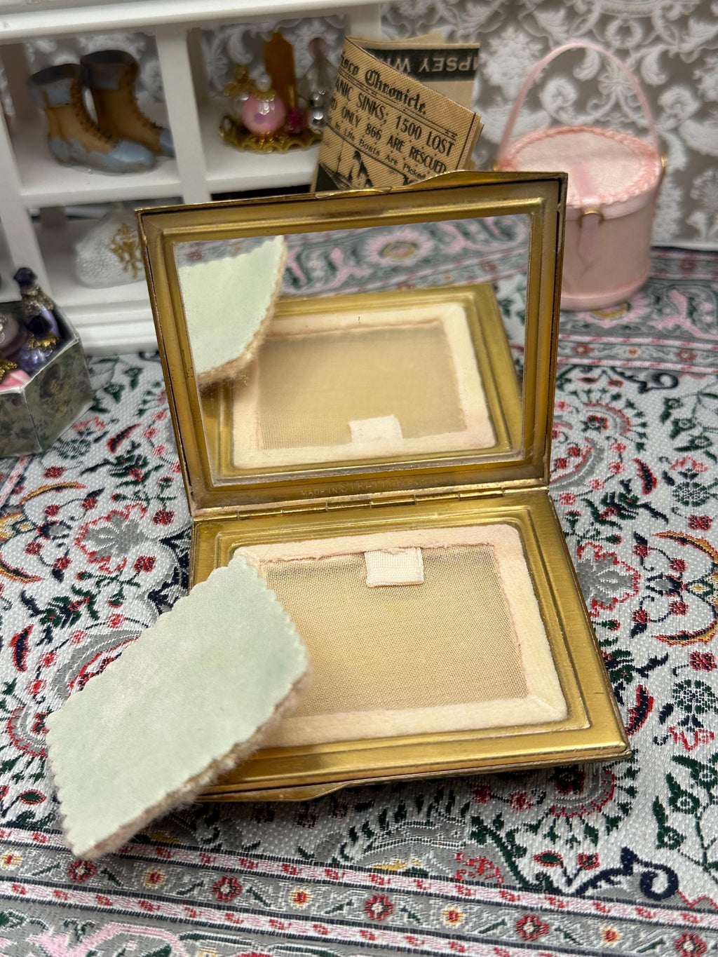 Boxed Stratton Square Powder Compact – Gold Tone, Unused with Powder Blue Pouch and box