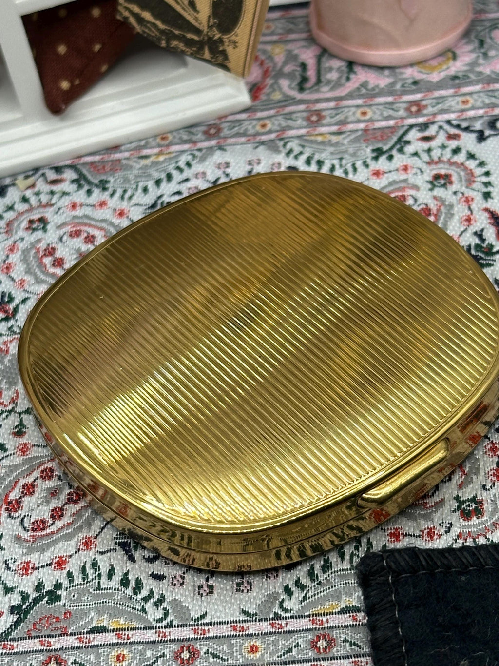 Vintage Gold Tone Powder Compact – 1950s Hand Cut Mirror, Boots Compact With Pouch