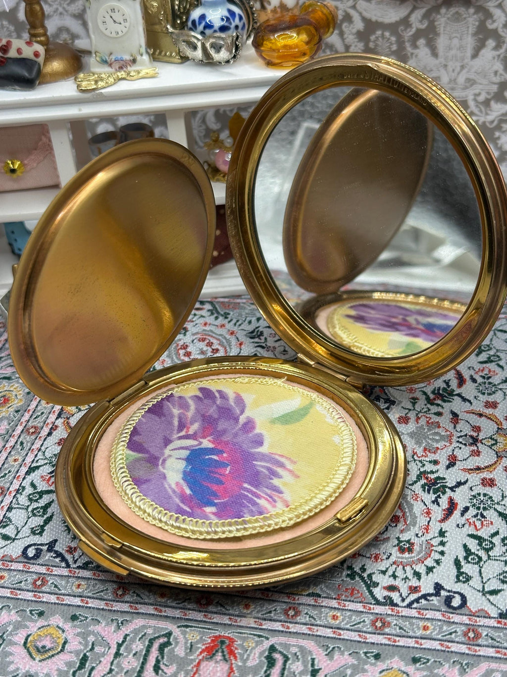 Vintage Stratton Powder Compact – Art Deco Style Black Enamel & Gold Stripe, Boxed with Pouch