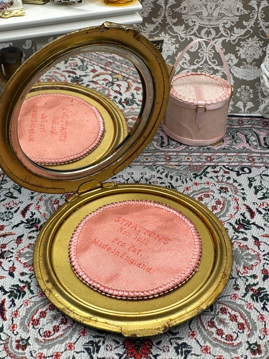 Rare 1930s Stratton Faux Shagreen Powder Compact – Collectable Vanity, Made in England
