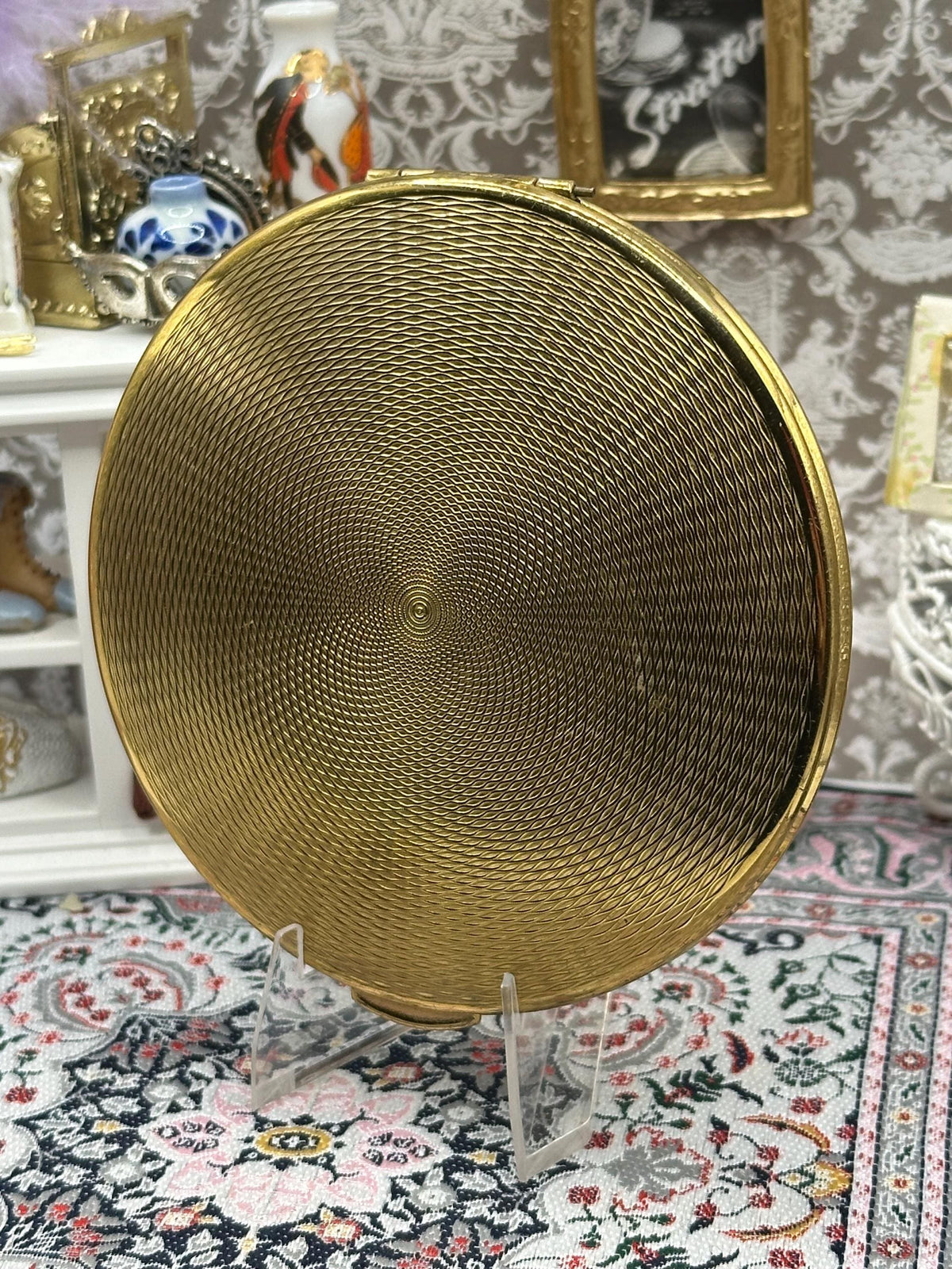 Vintage Kigu Powder Compact – Large Gold‑Tone Floral & Ribbon Design