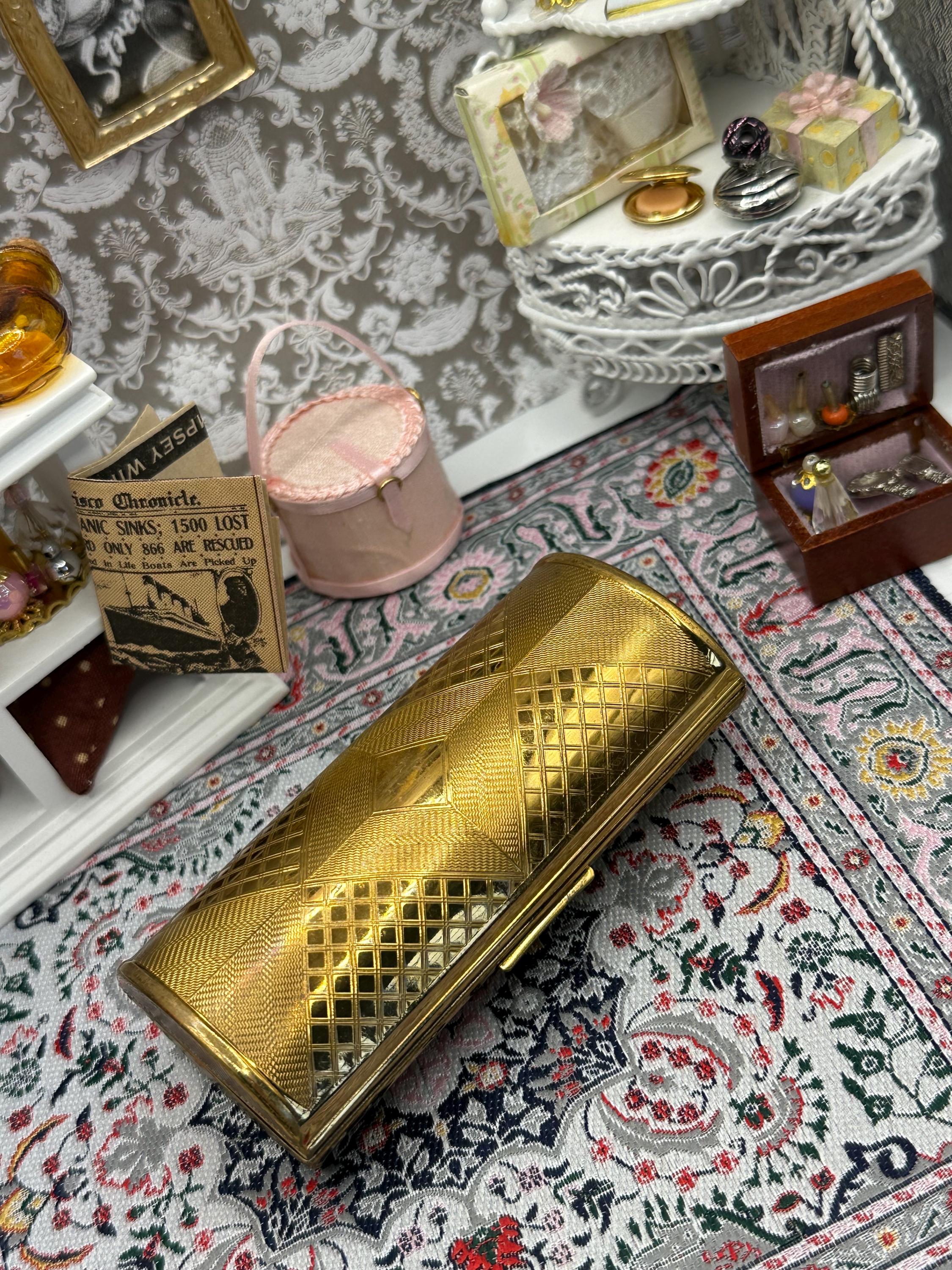 Vintage Kigu Cigarette Barrel Case – Gold Tone Textured Metal