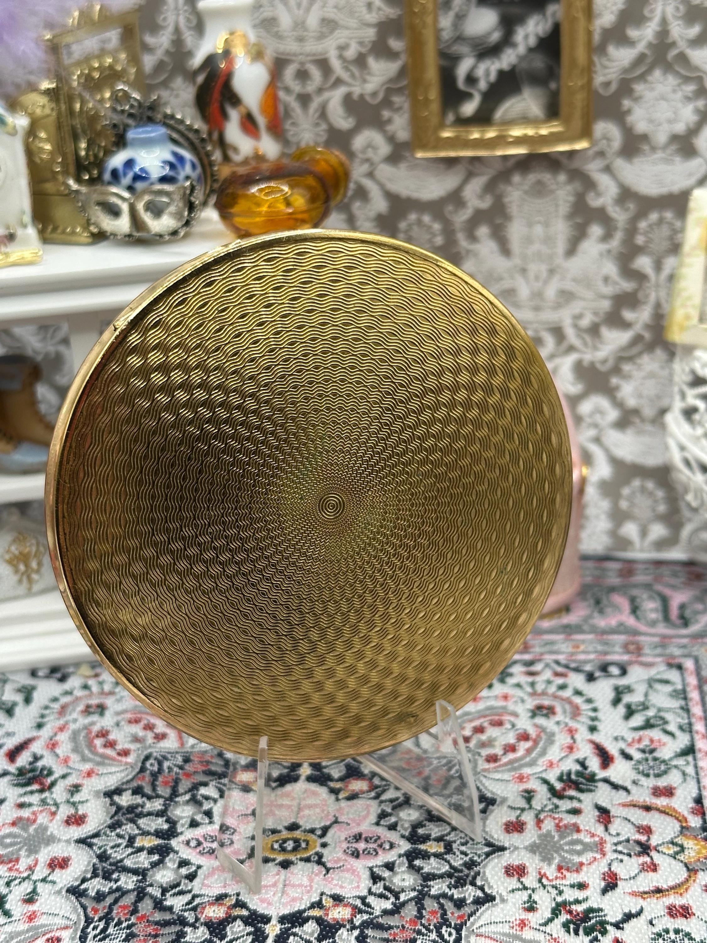 Vintage Gold Tone Guilloché Art Deco Style Powder Compact - Elegant Collectible Beauty Accessory