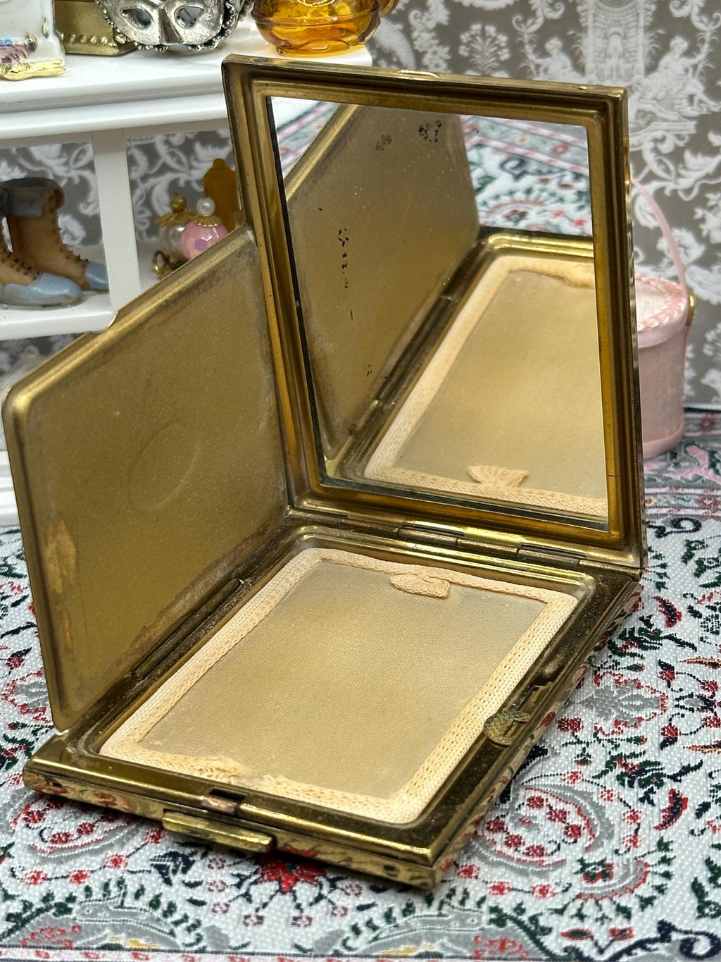 Kigu Art Deco Rectangle Powder Compact – 7.5cm, Gold Tone, Blank Cartouche